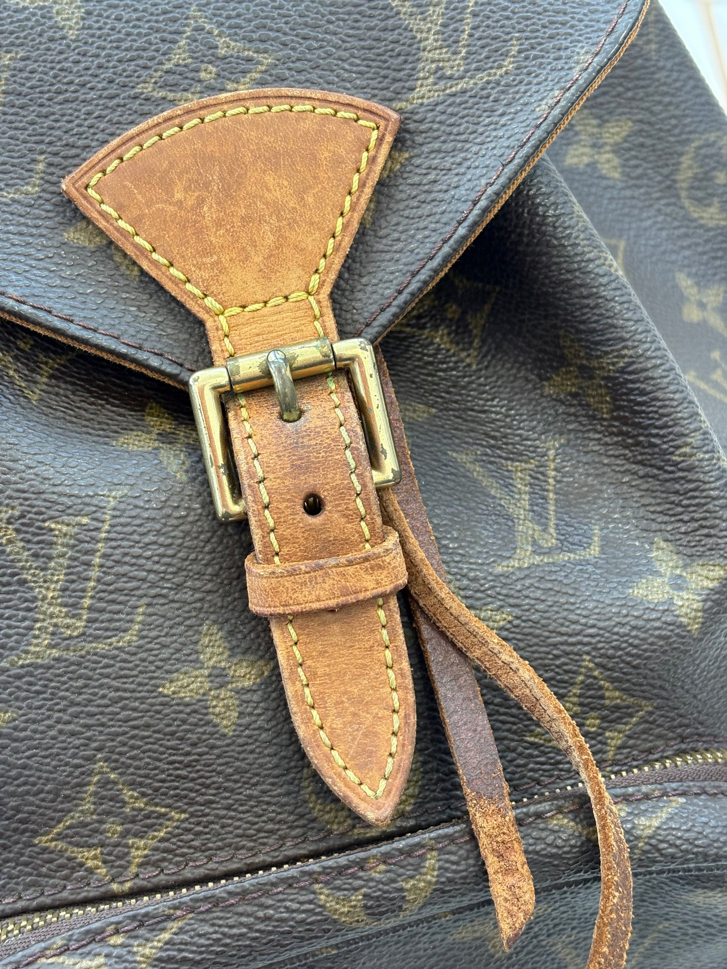 018612 - Louis Vuitton Montsouris MM