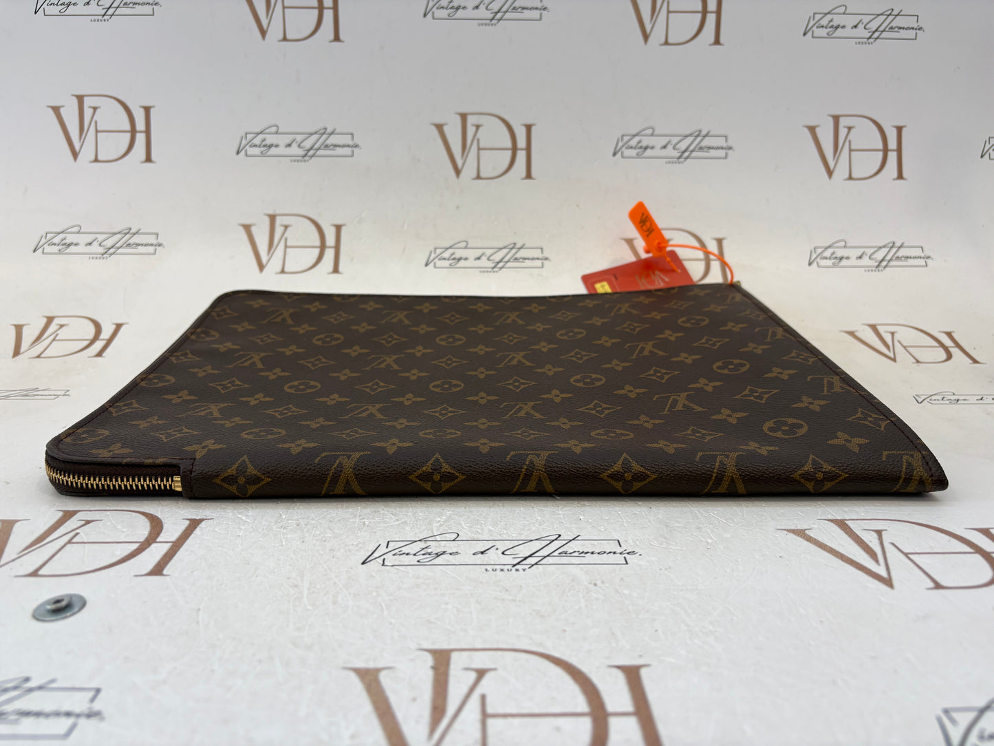 017062 - Louis Vuitton Pochette Documents