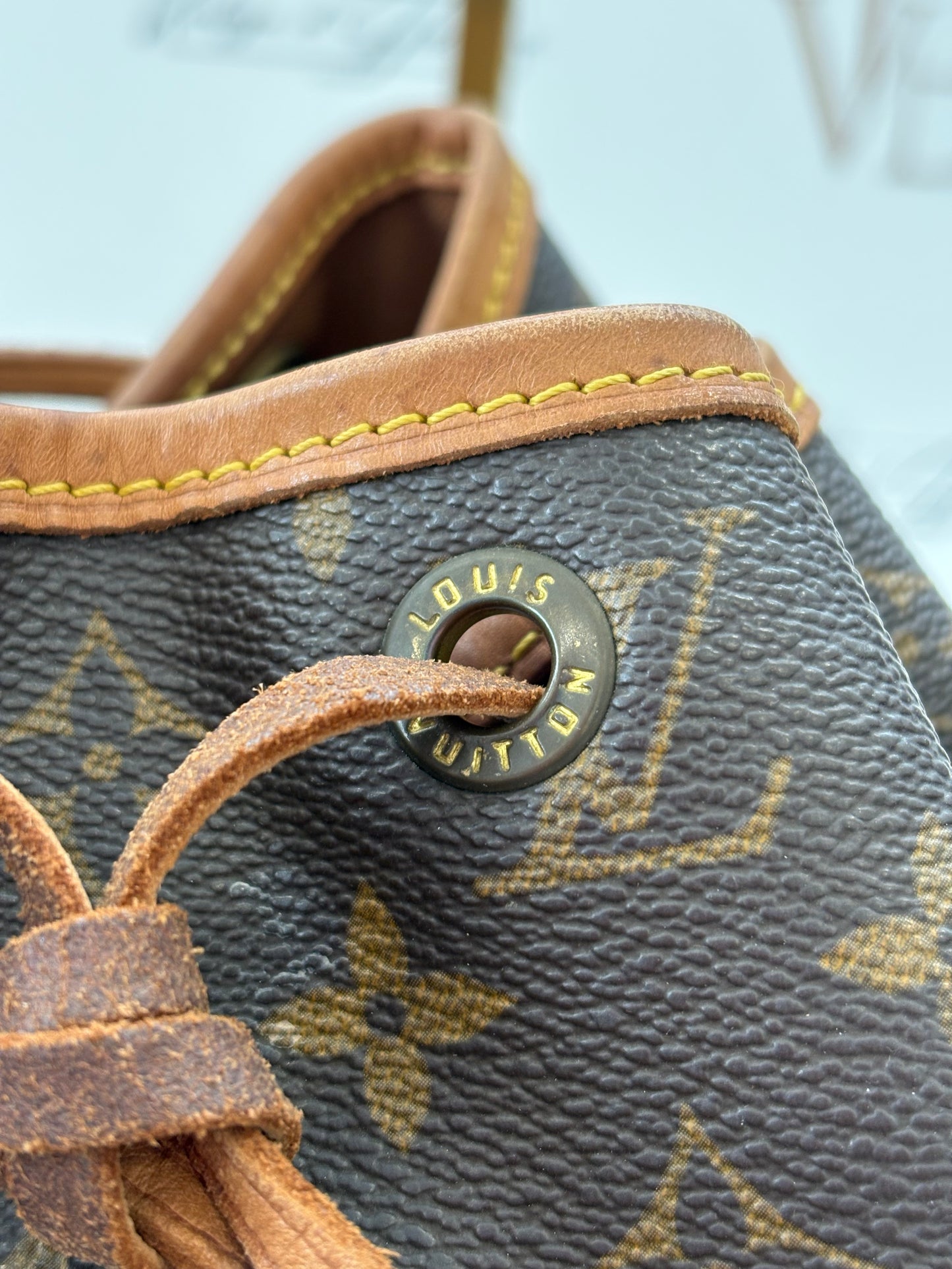 018728 - Louis Vuitton Montsouris MM