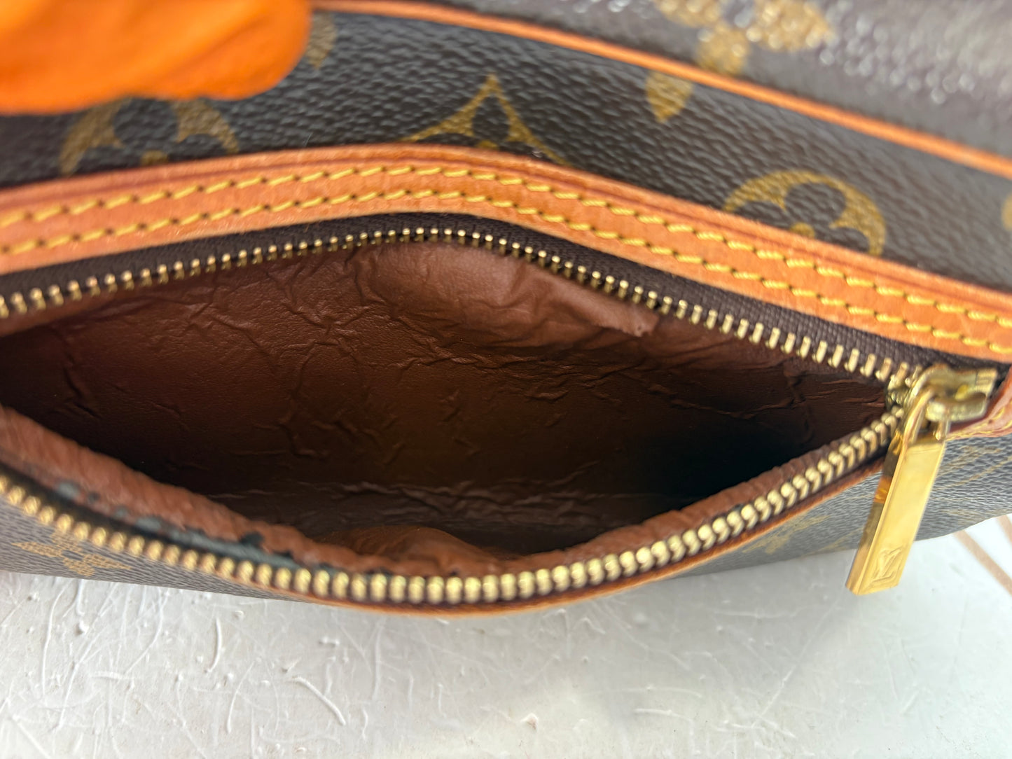 018526 - Louis Vuitton Pochette Cite