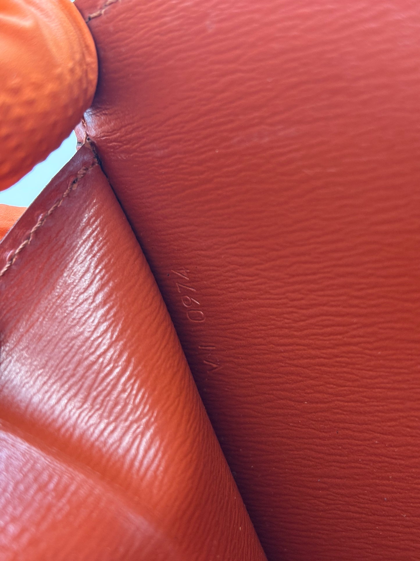 016977 - Louis Vuitton Epi Capuchin