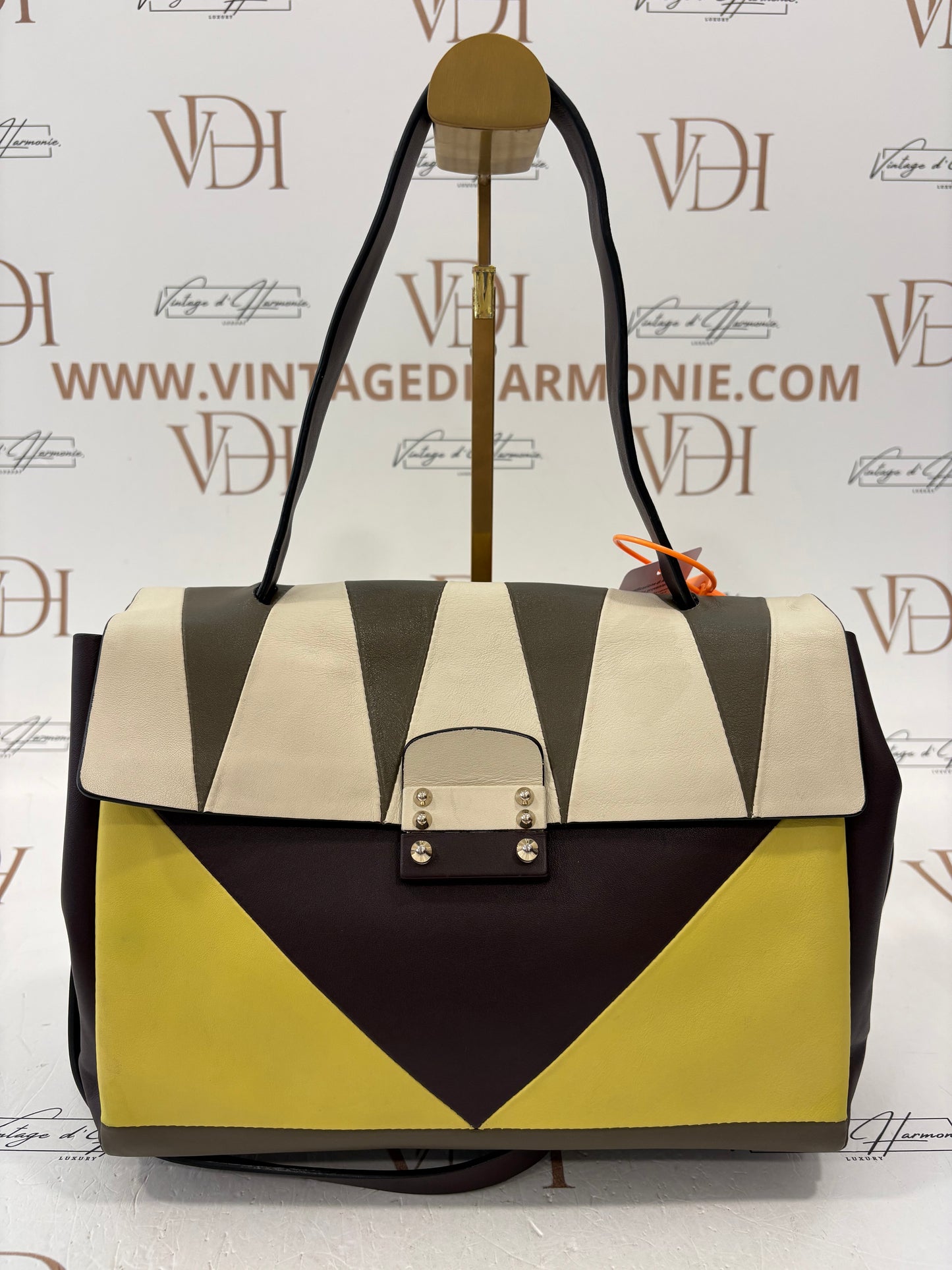 384237 - Valentino Mime