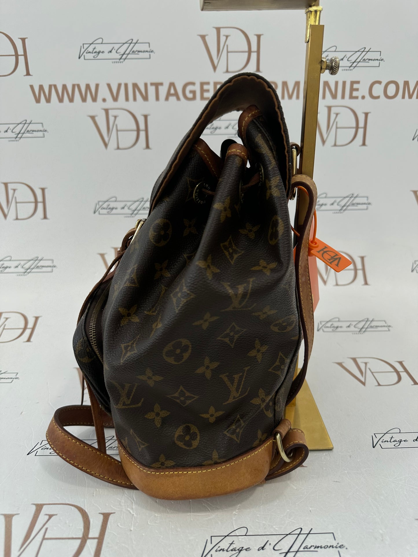 017812 - Louis Vuitton Montsouris MM