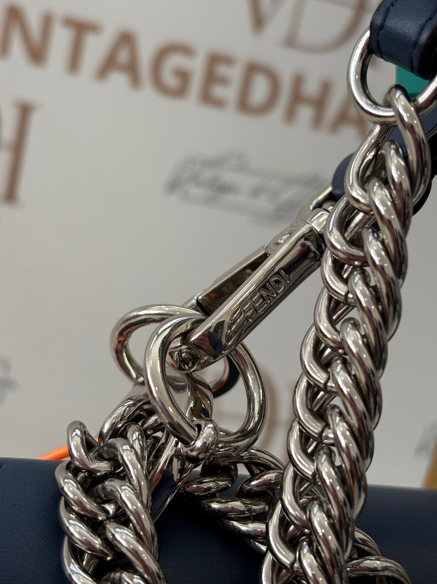 383700 - Fendi Kan