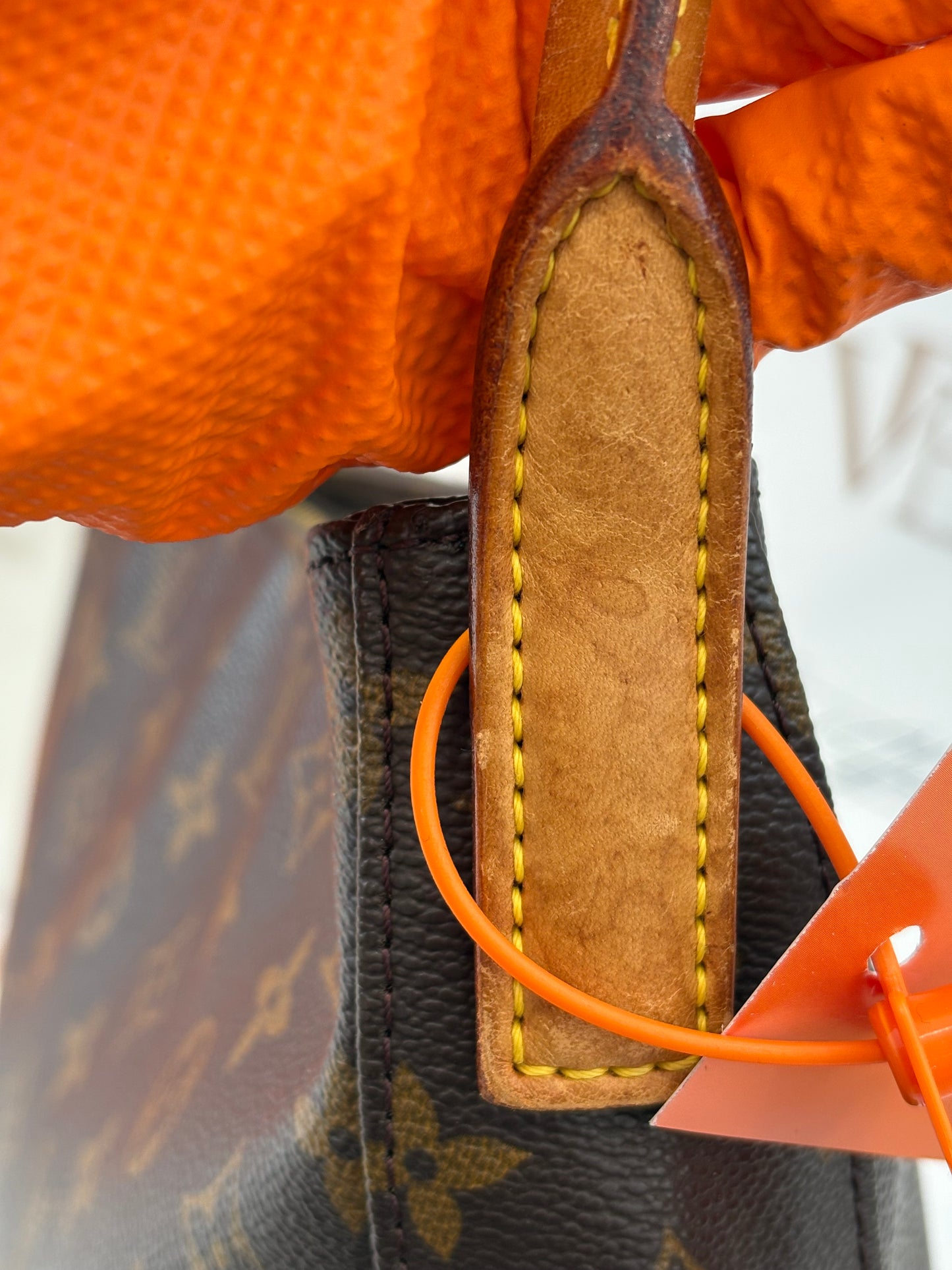 018100 - Louis Vuitton Looping GM