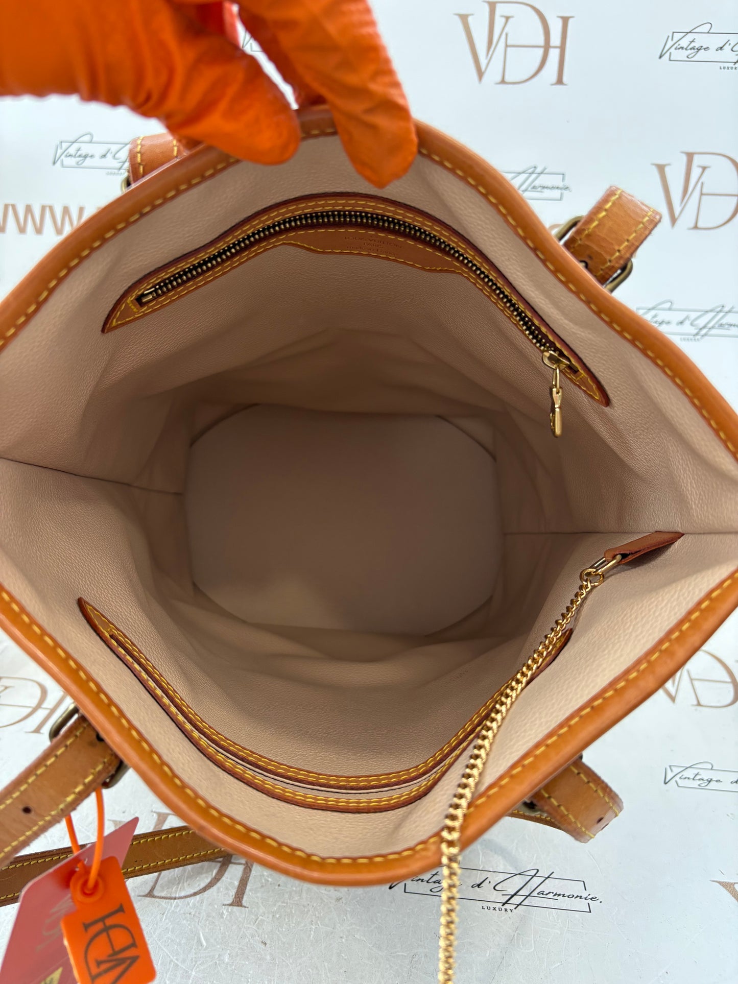 018282 - Louis Vuitton Bucket GM