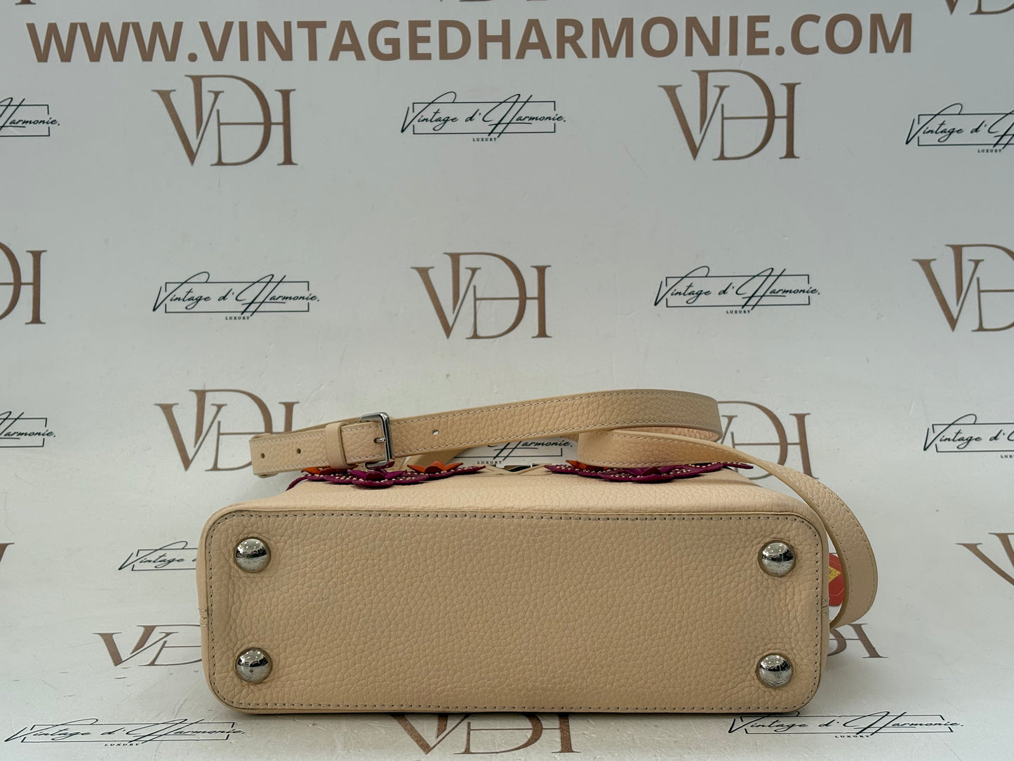 384297 - Louis Vuitton Capucines BB
