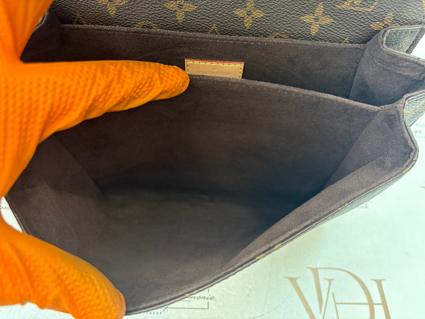 384105 - Louis Vuitton Metis