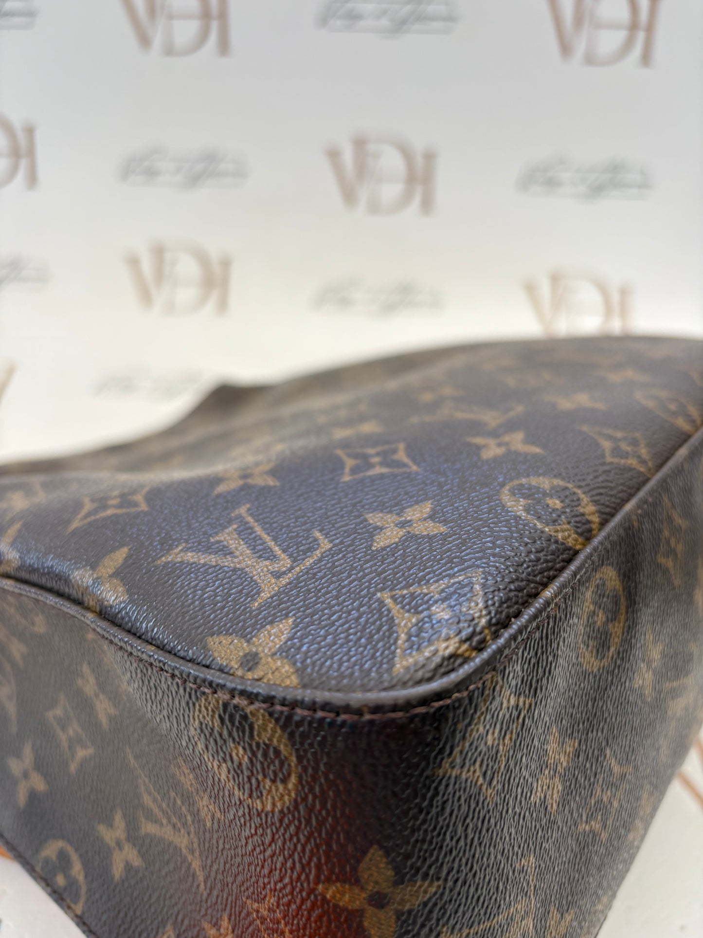 018147 - Louis Vuitton Looping
