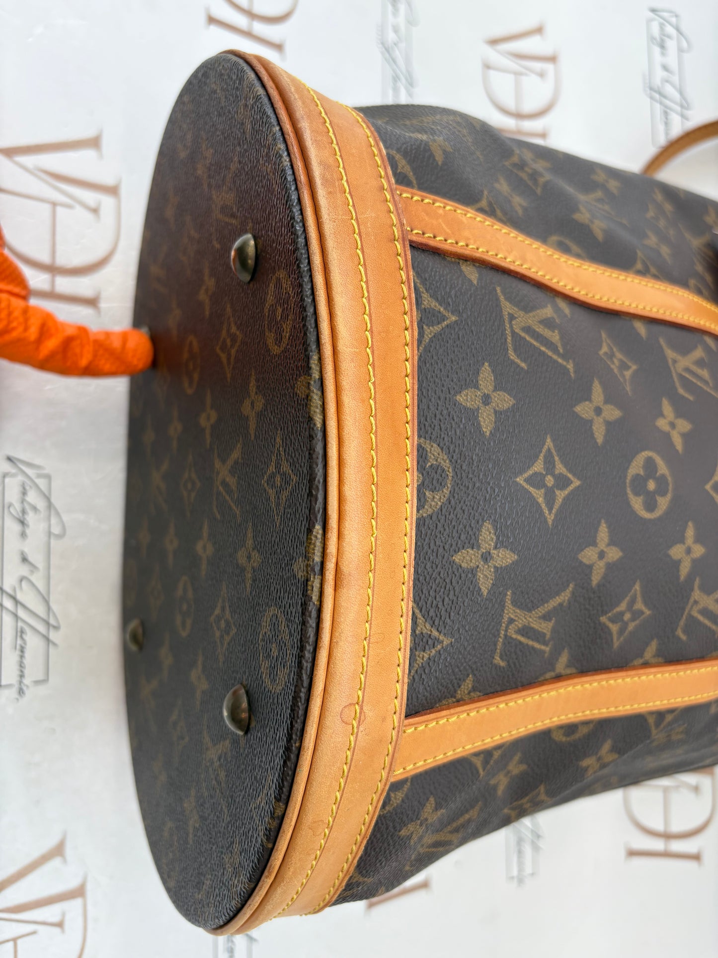 018906 - Louis Vuitton Bucket GM