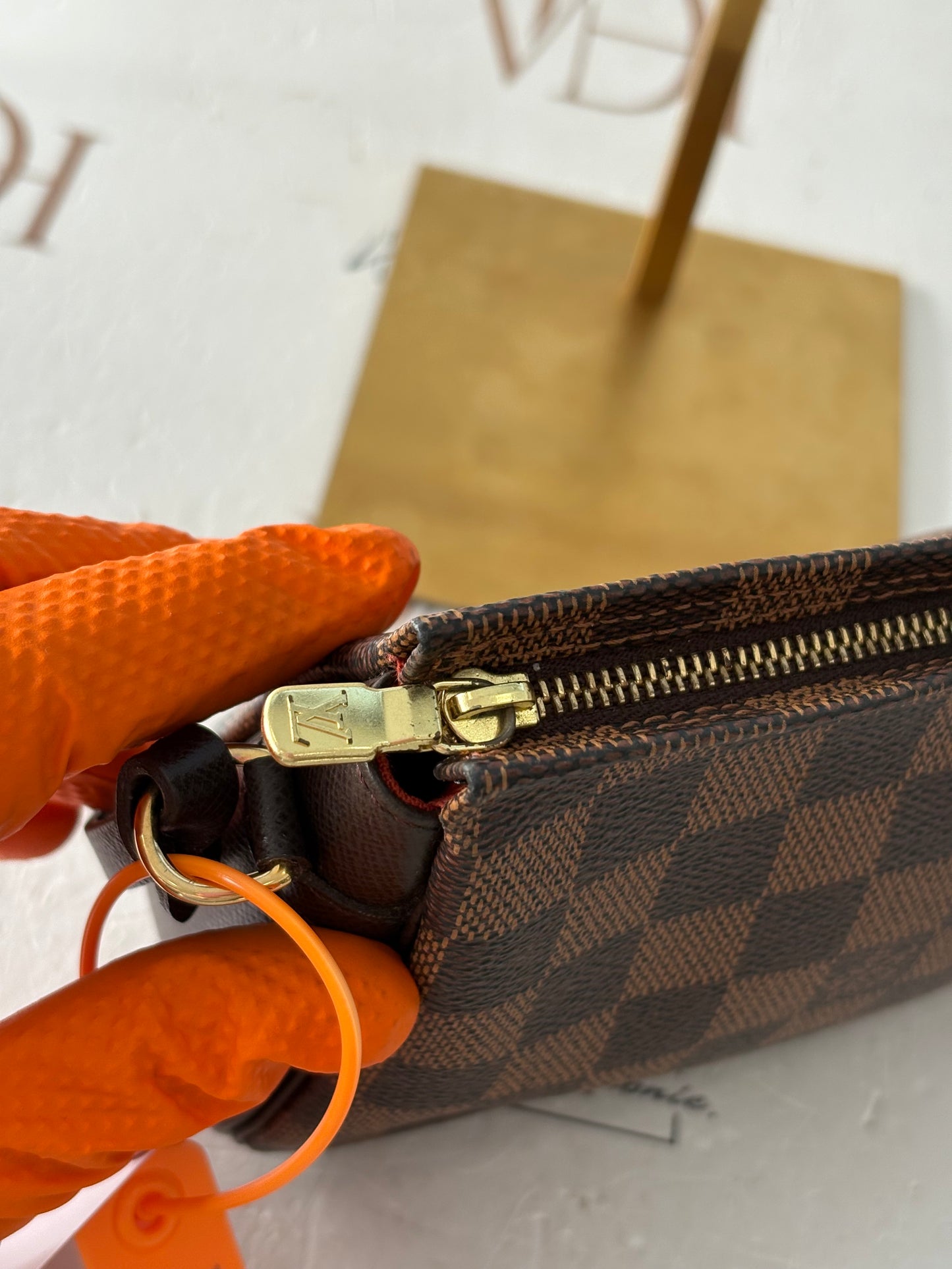 017307 - Louis Vuitton Damier Navona