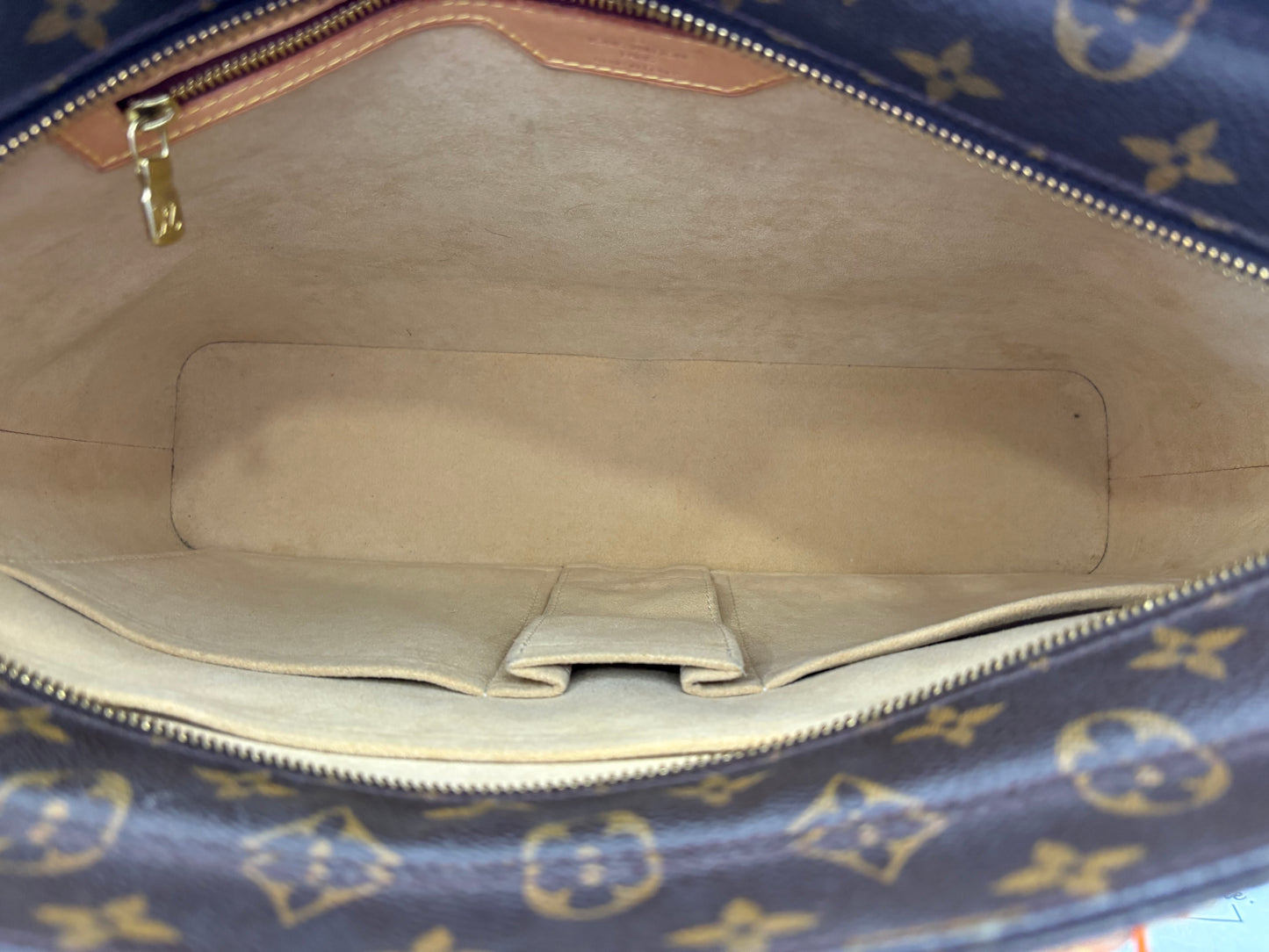 018259 - Louis Vuitton Luco