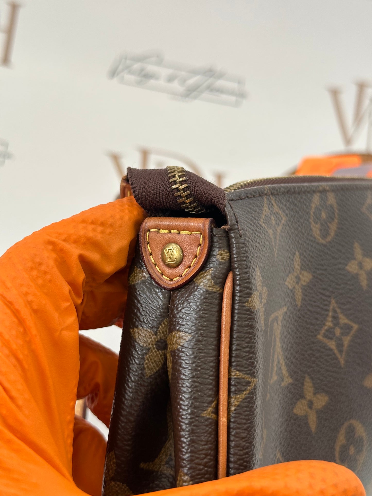 383980 - Louis Vuitton Eva