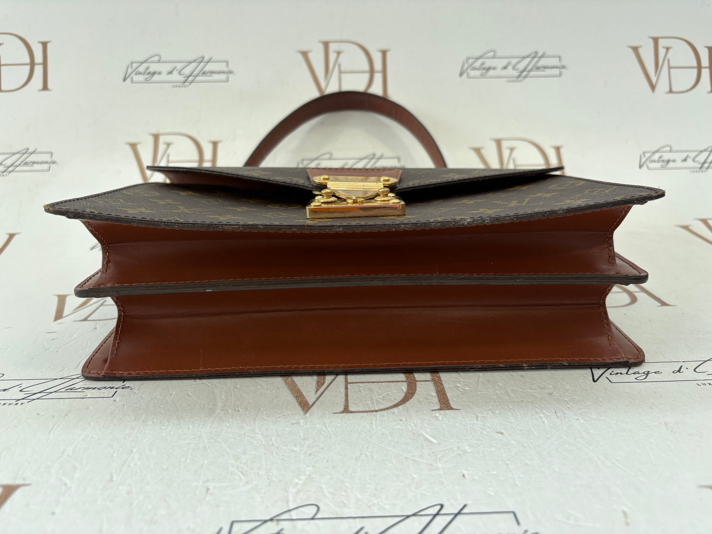 018366 - Louis Vuitton Concorde