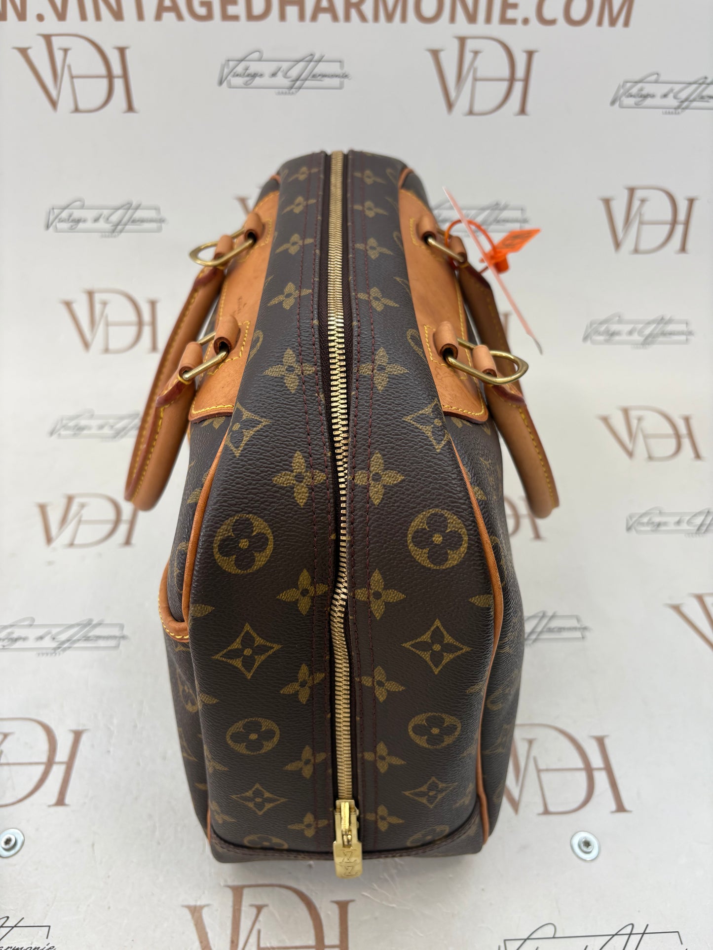018748 - Louis Vuitton Deauville