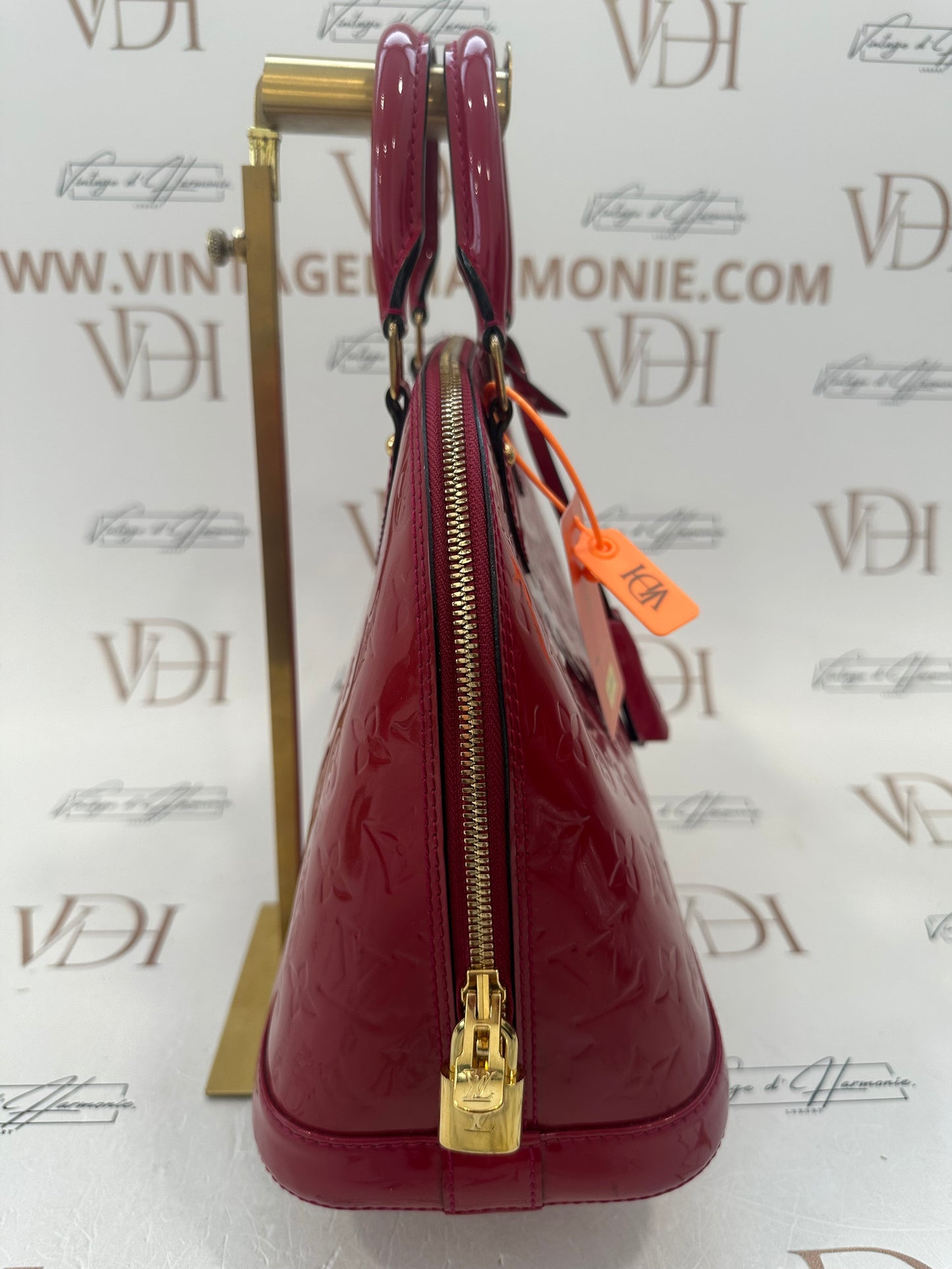 382863 - Louis Vuitton Alma Vernis Red