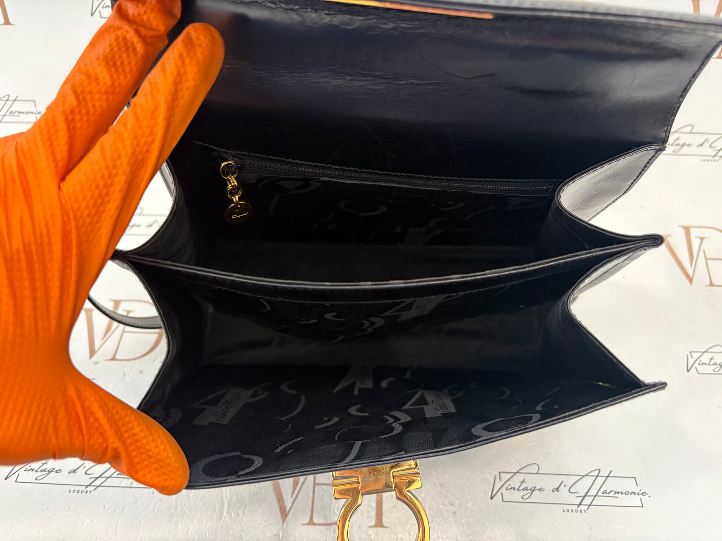 018195 - Salvatore Ferragamo Black Gancini