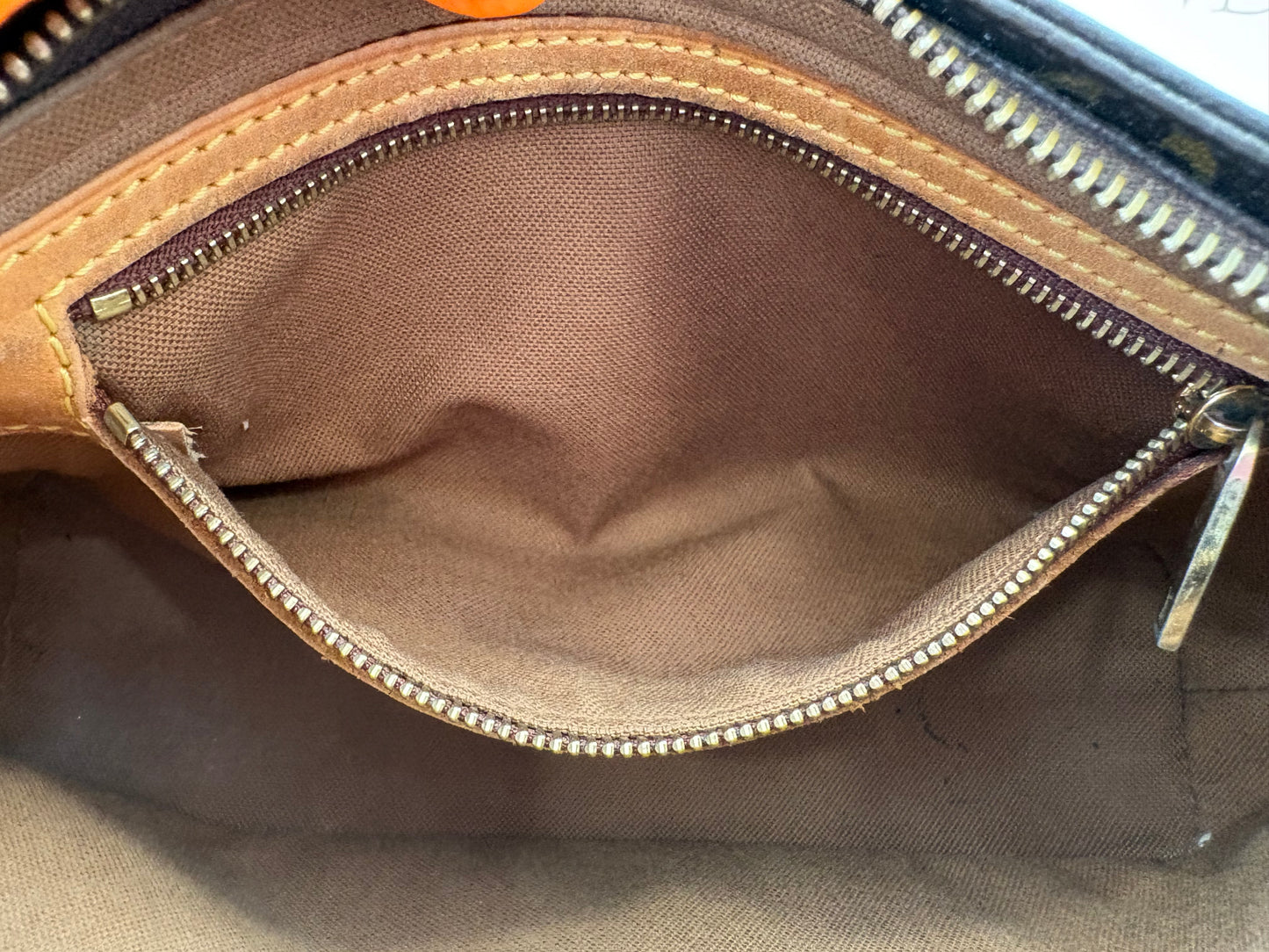 017707 - Louis Vuitton Troteur