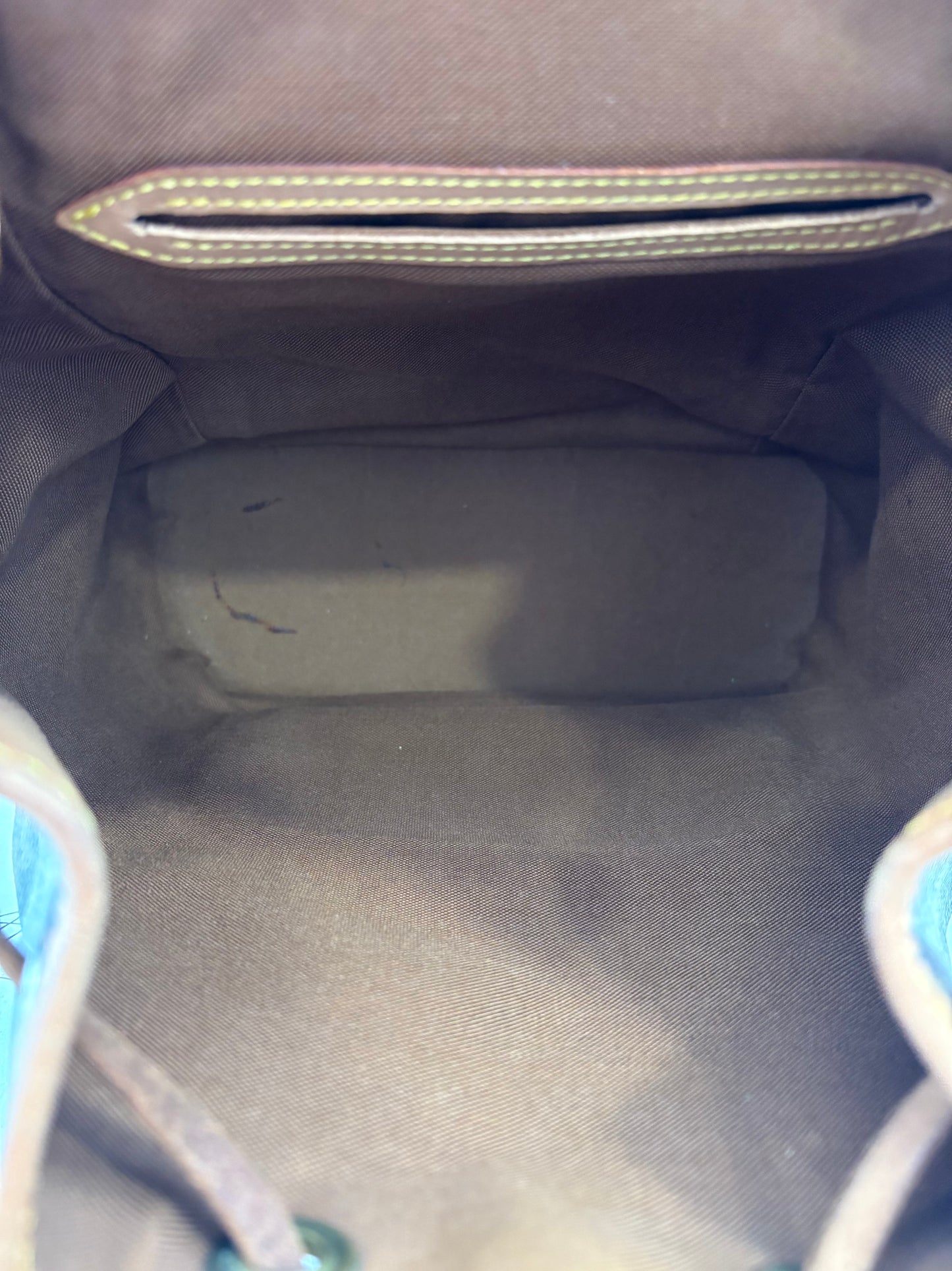 018897 - Louis Vuitton Montsouris MM