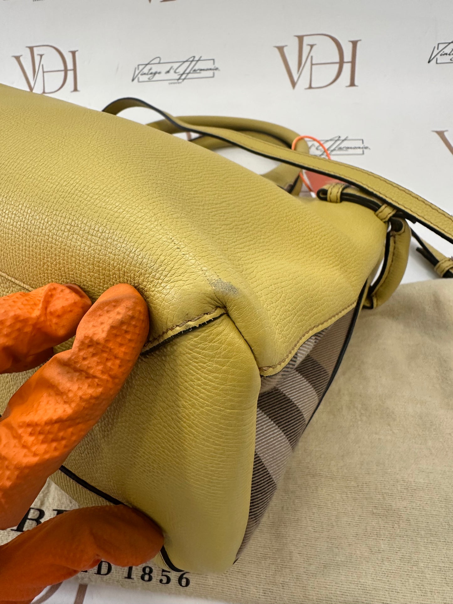 382633 - Burberry The Banner