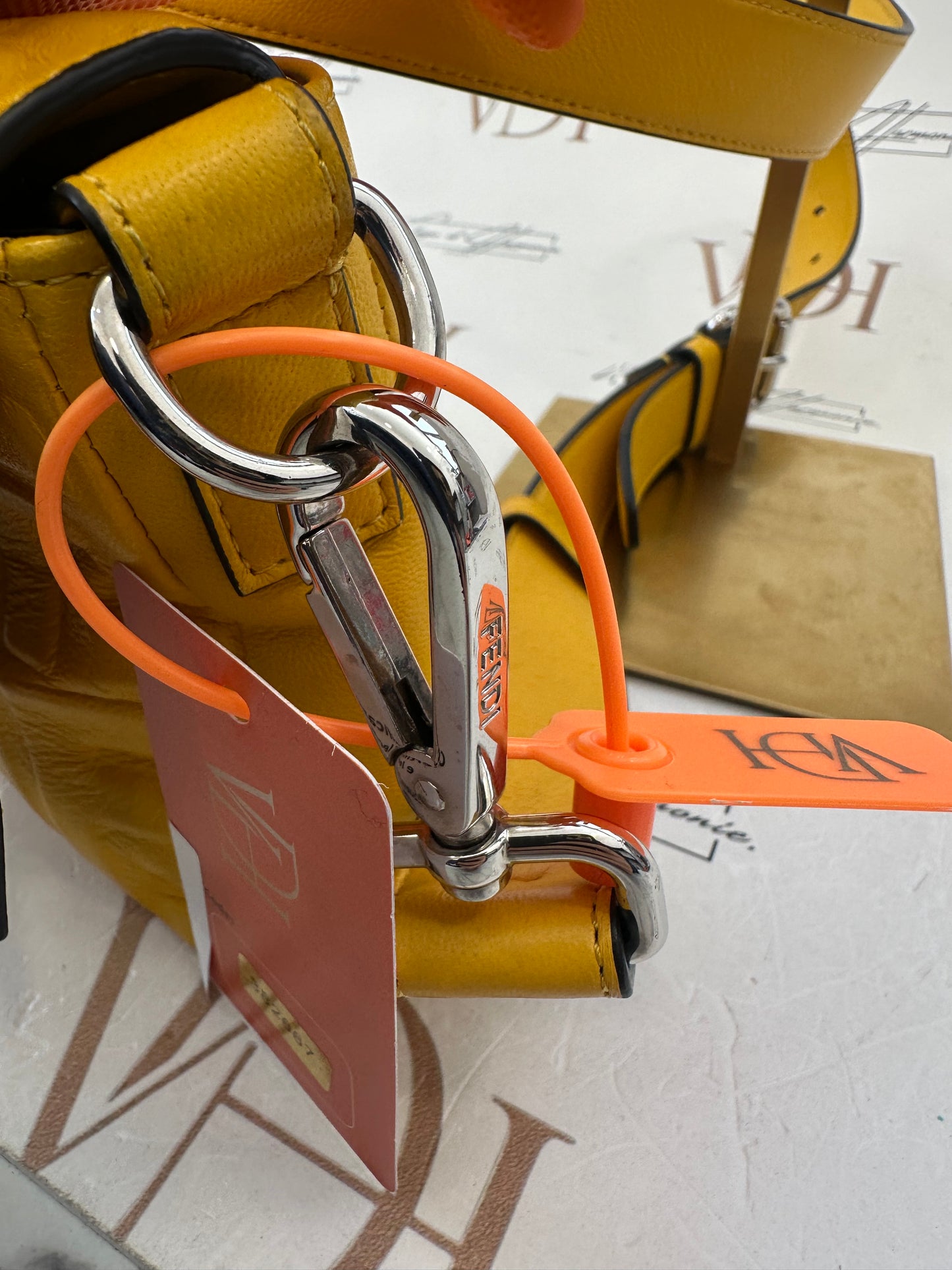 382667 - Fendi Baguette