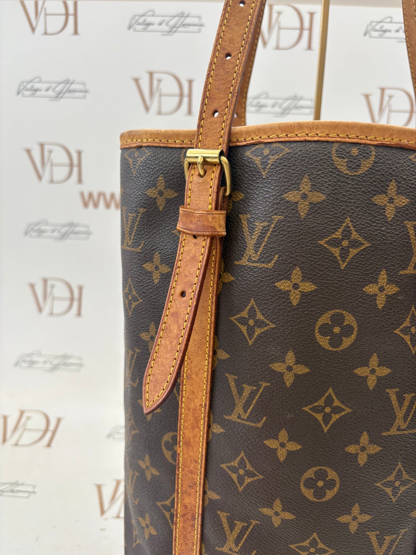018539 - Louis Vuitton Bucket GM