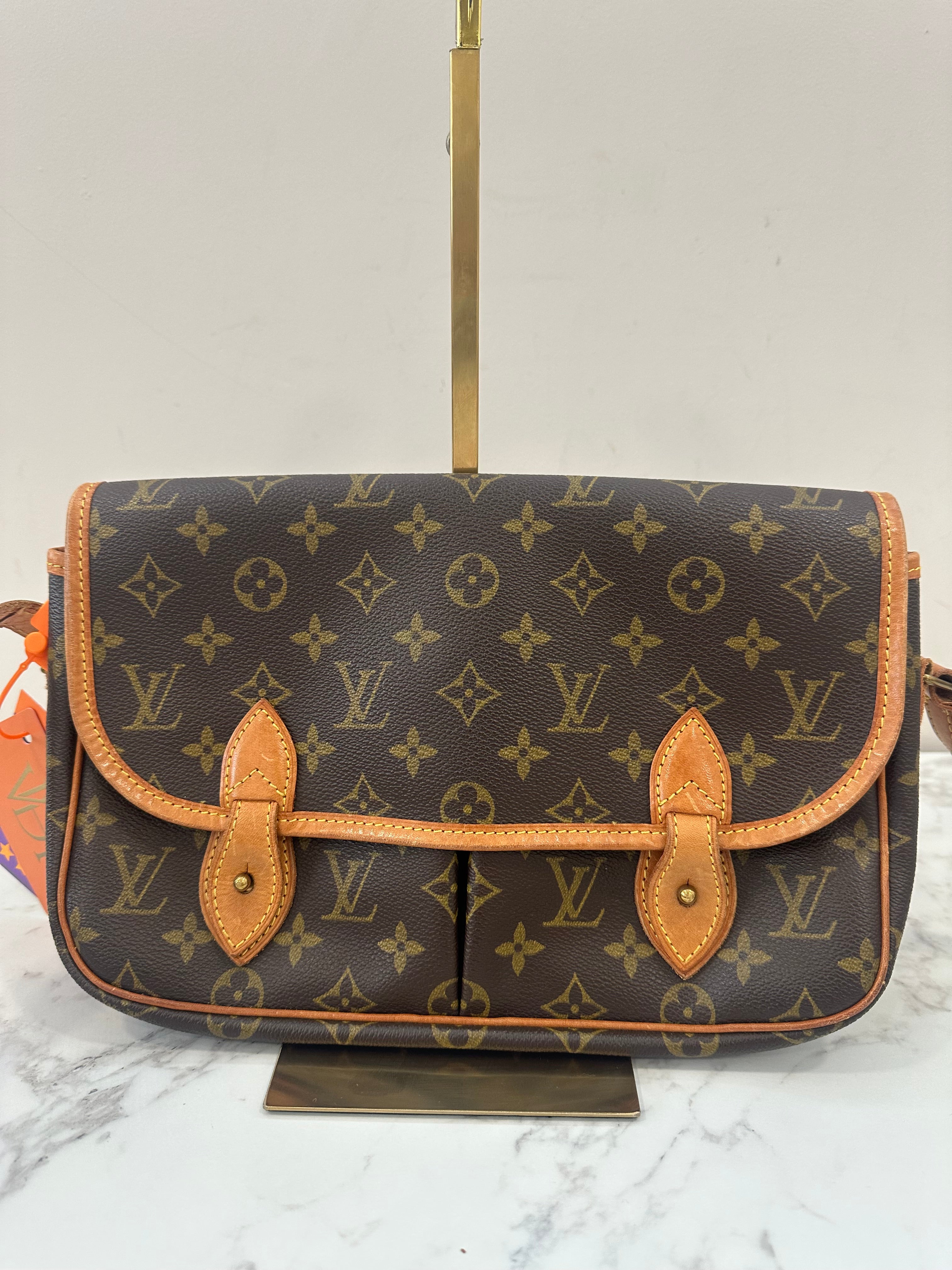 Louis Vuitton Gibeciere MM