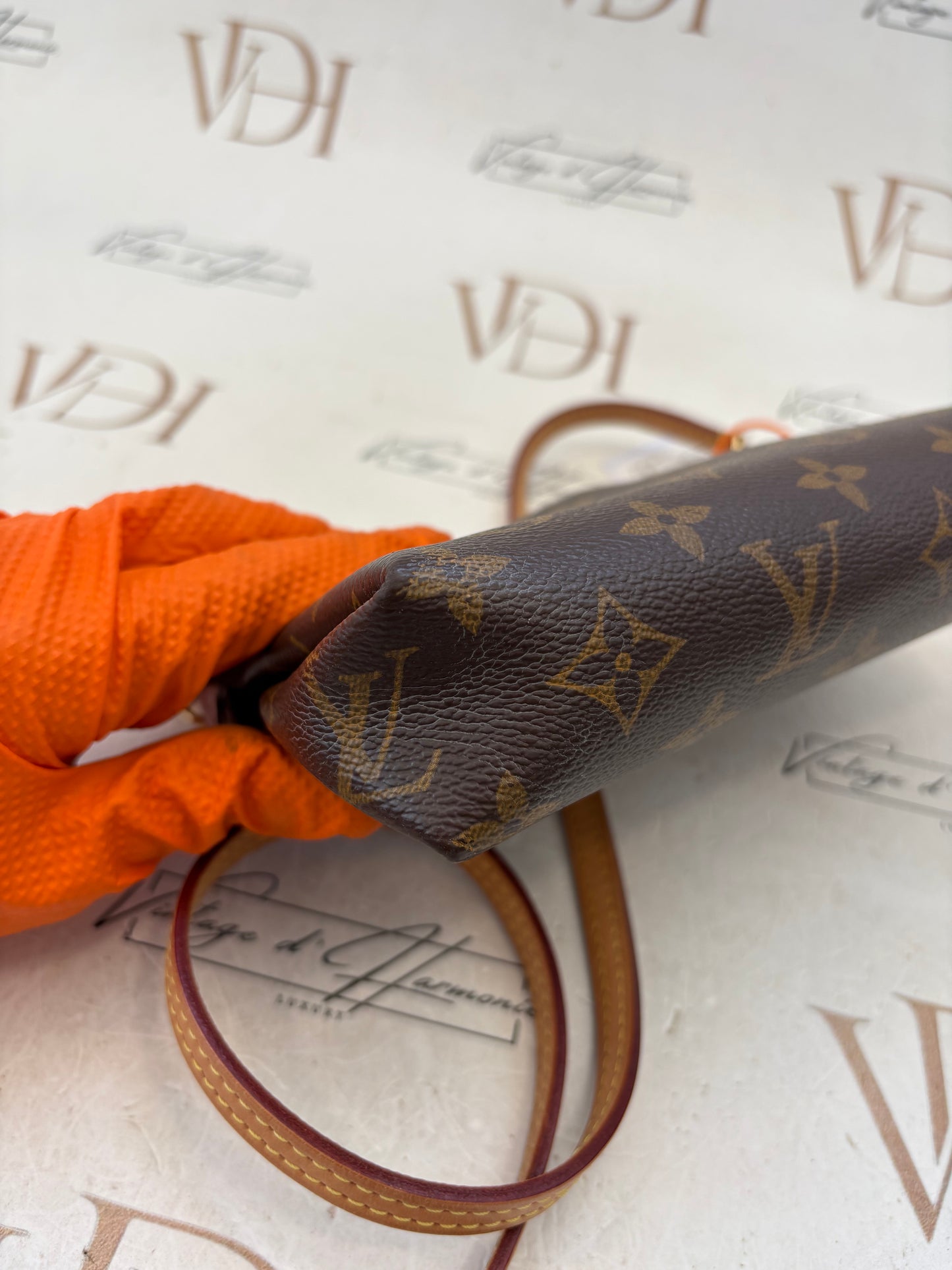 017249 - Louis Vuitton Pallas Pouch