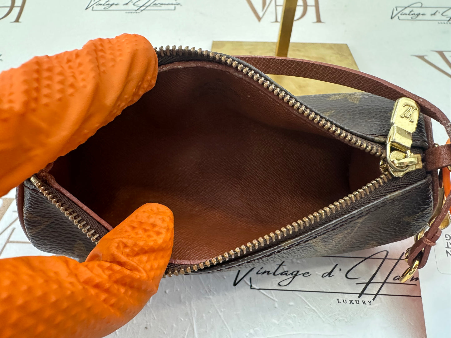 016913 - Louis Vuitton Papillon Pouch