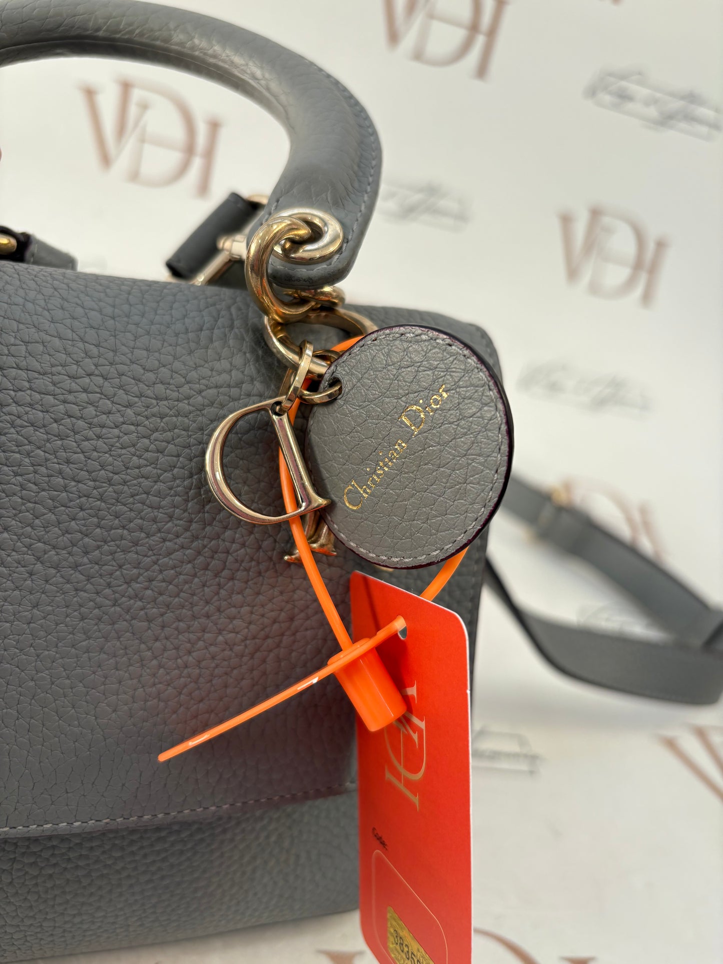 383582 - Dior Be Dior