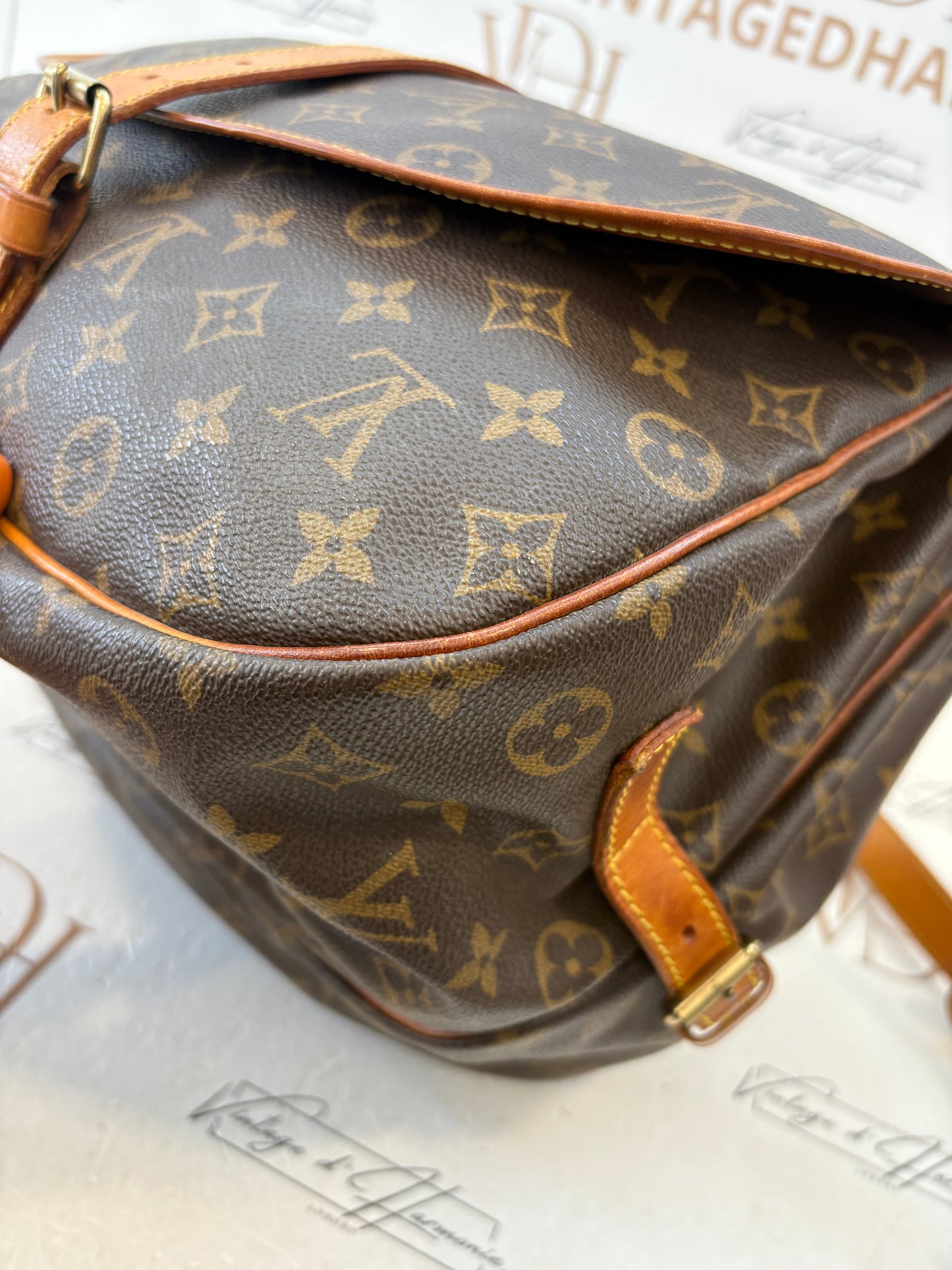 018589 - Louis Vuitton Saumur 35