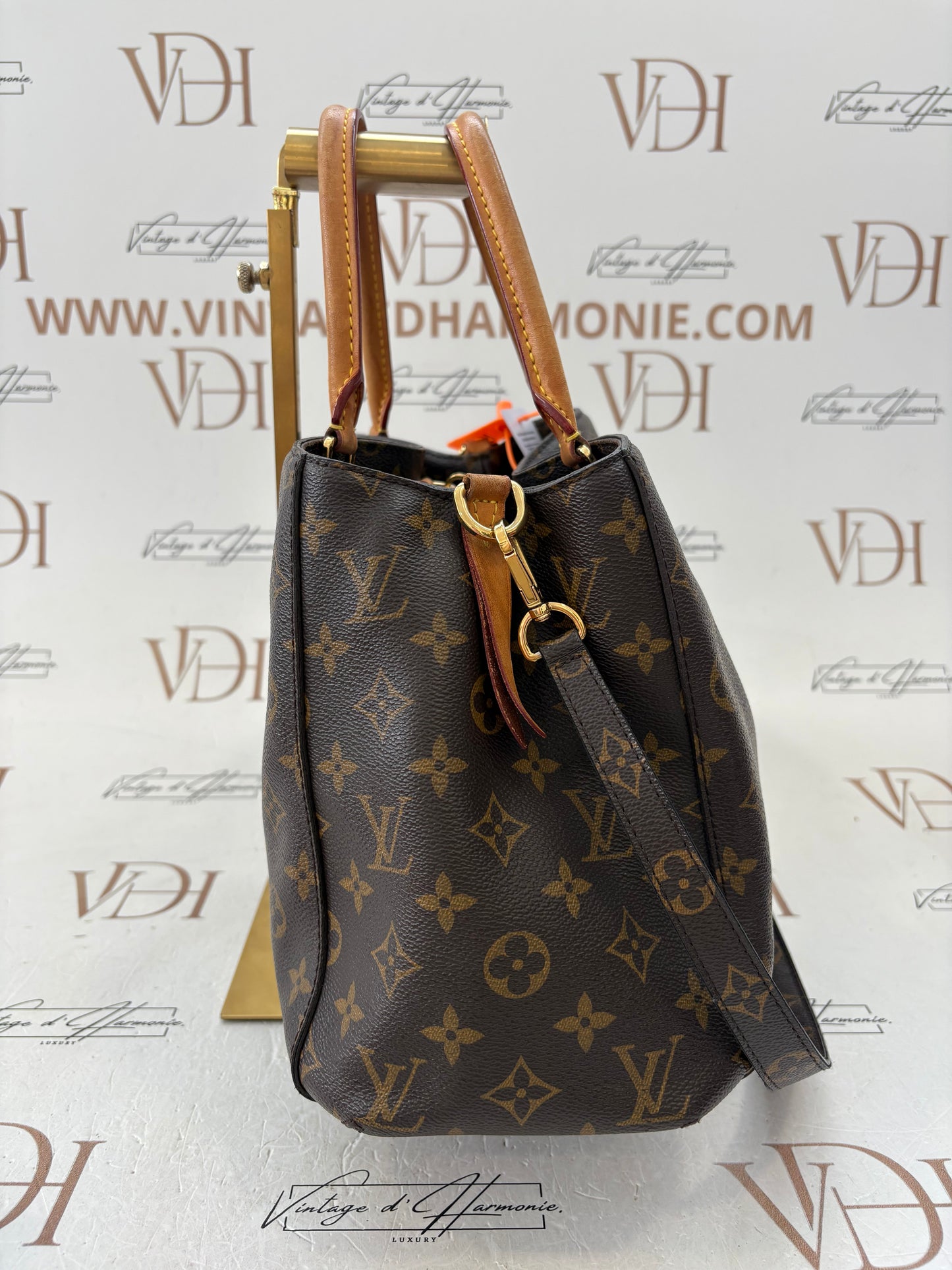 201102 - Louis Vuitton Montaigne