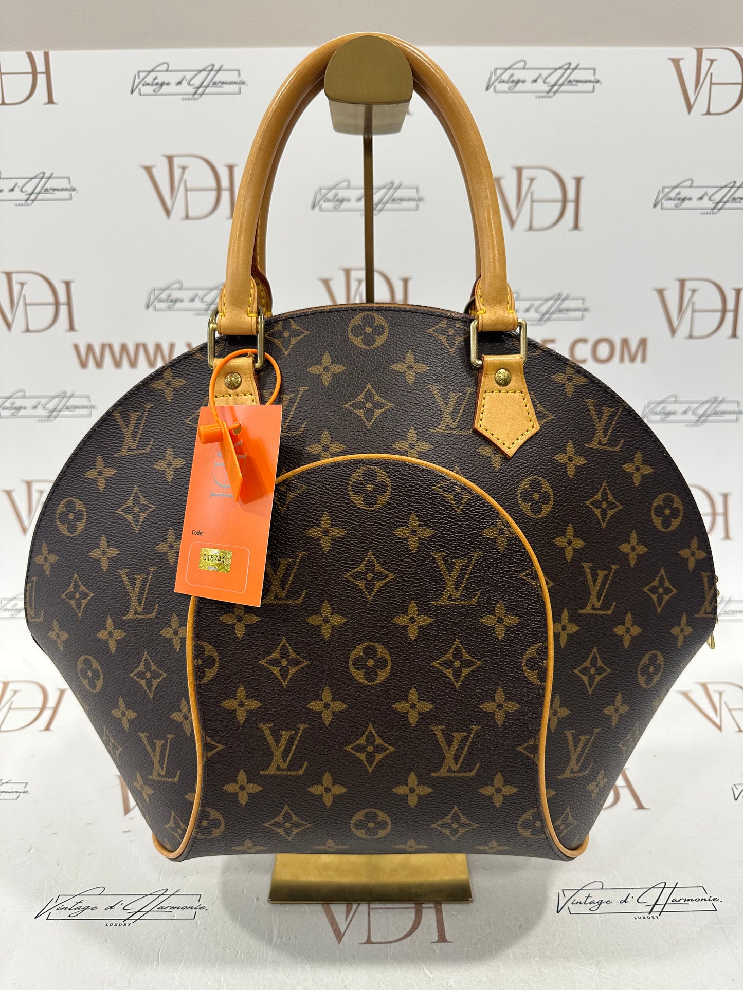 018741 - Louis Vuitton Ellipse MM