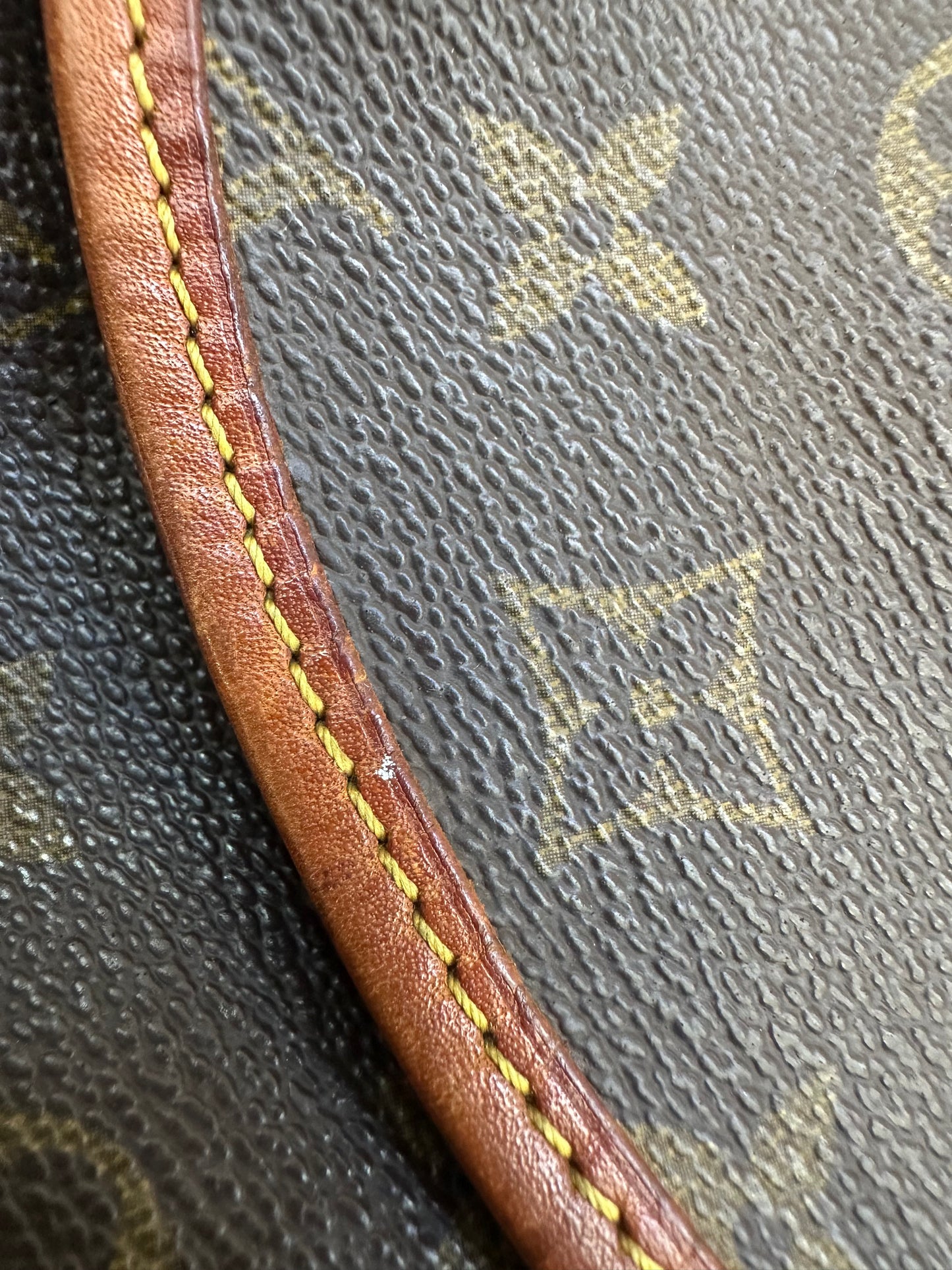 Louis Vuitton Saumur 30