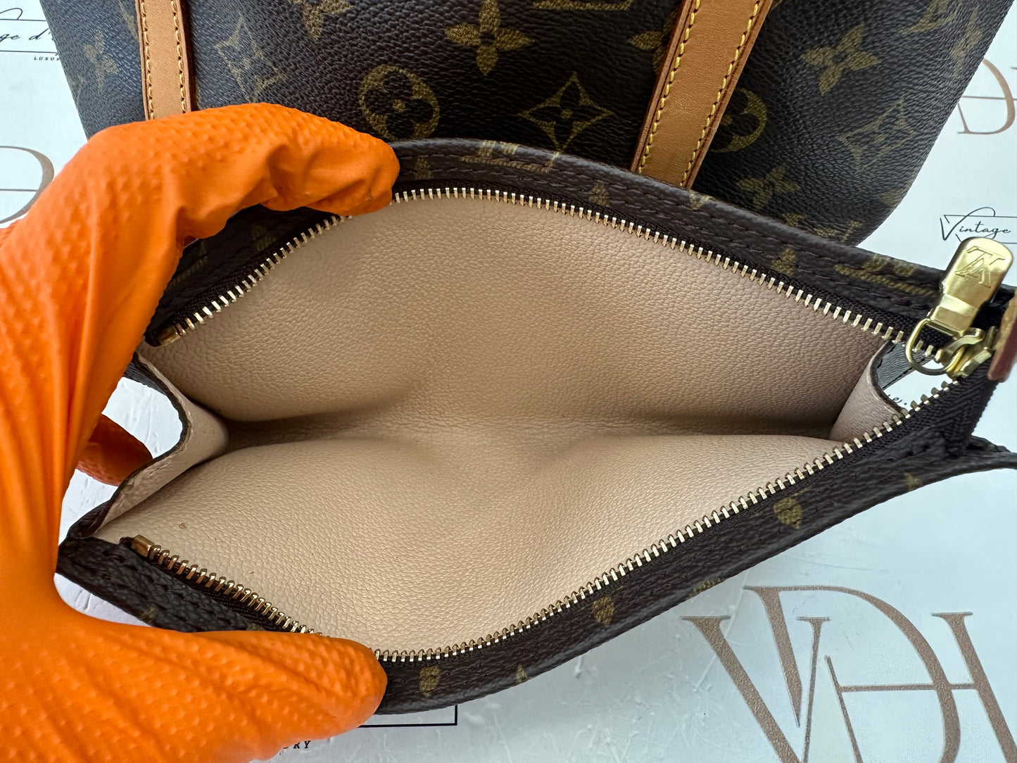 017860 - Louis Vuitton Bucket GM