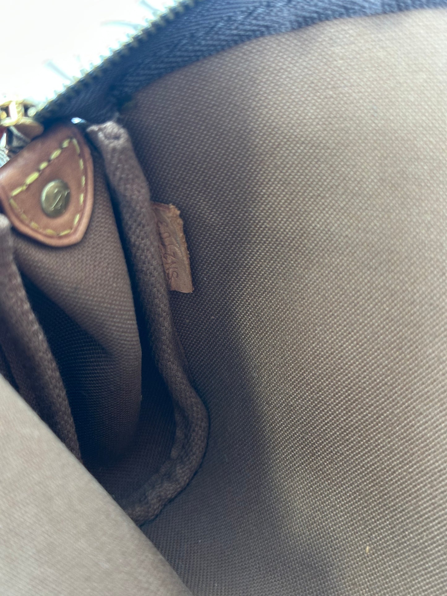 383980 - Louis Vuitton Eva