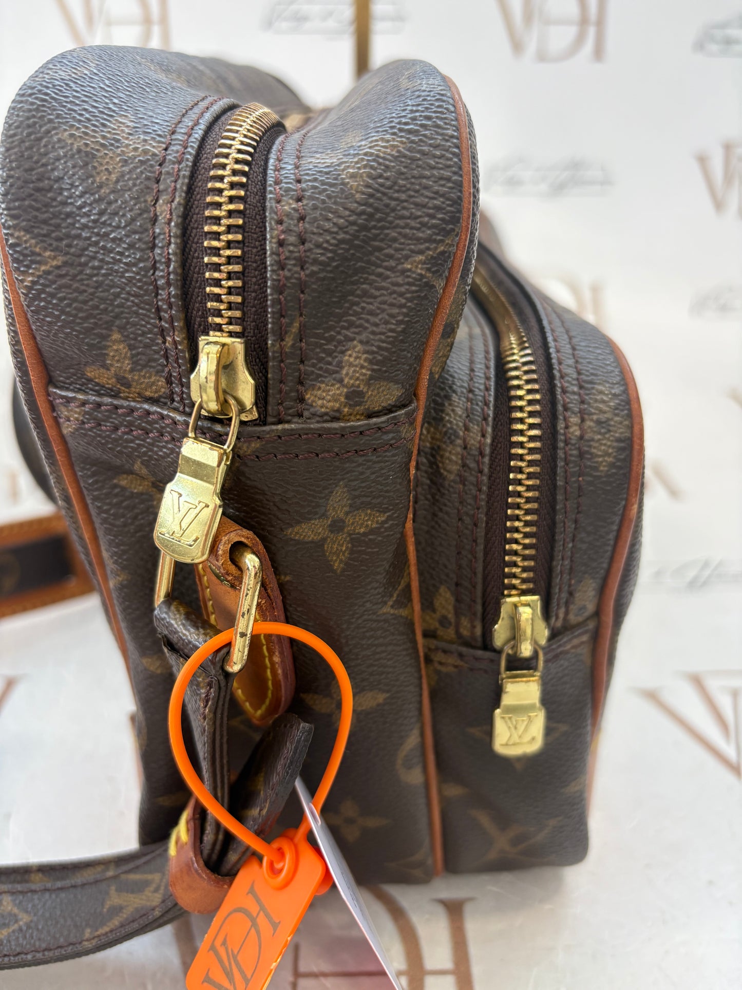 018525 - Louis Vuitton Nile