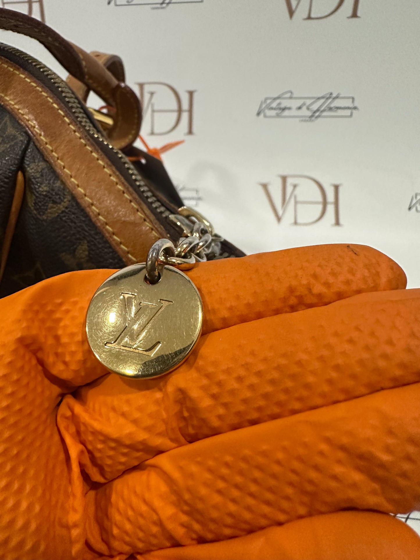 017813 - Louis Vuitton Tivoli GM