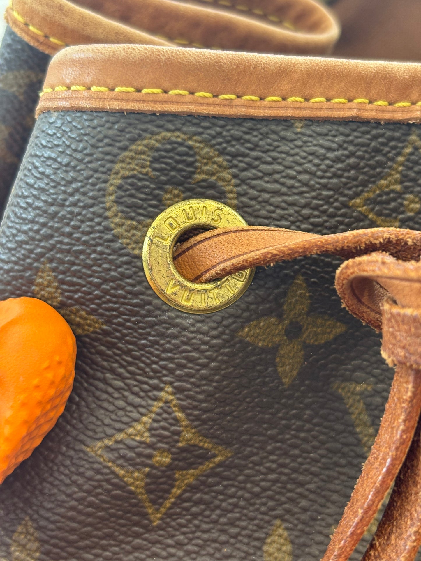 018911 - Louis Vuitton Montsouris GM
