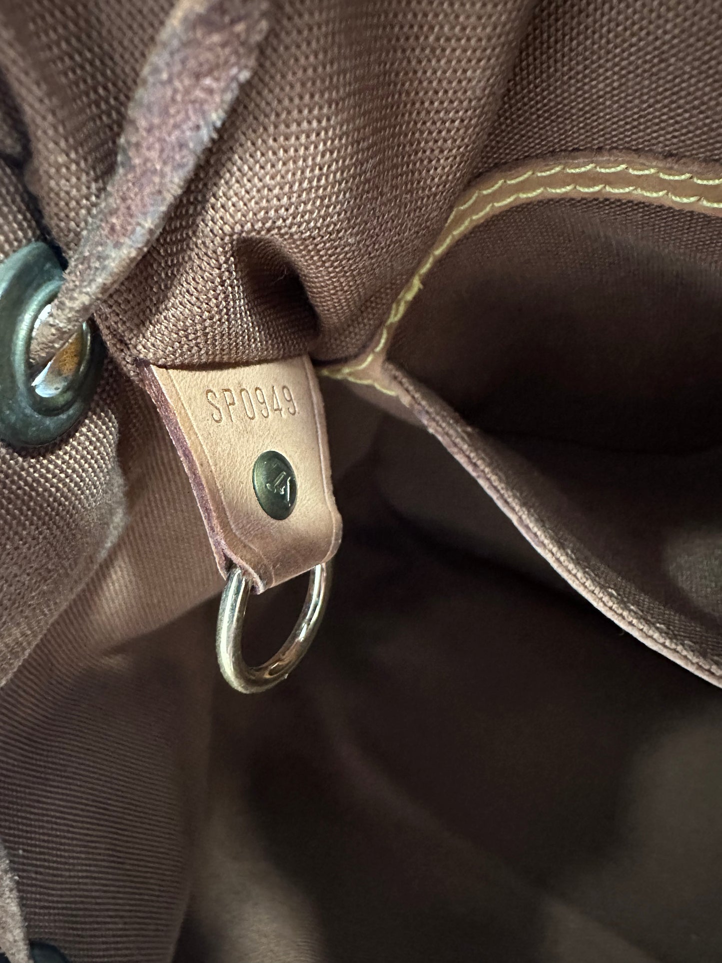 017812 - Louis Vuitton Montsouris MM