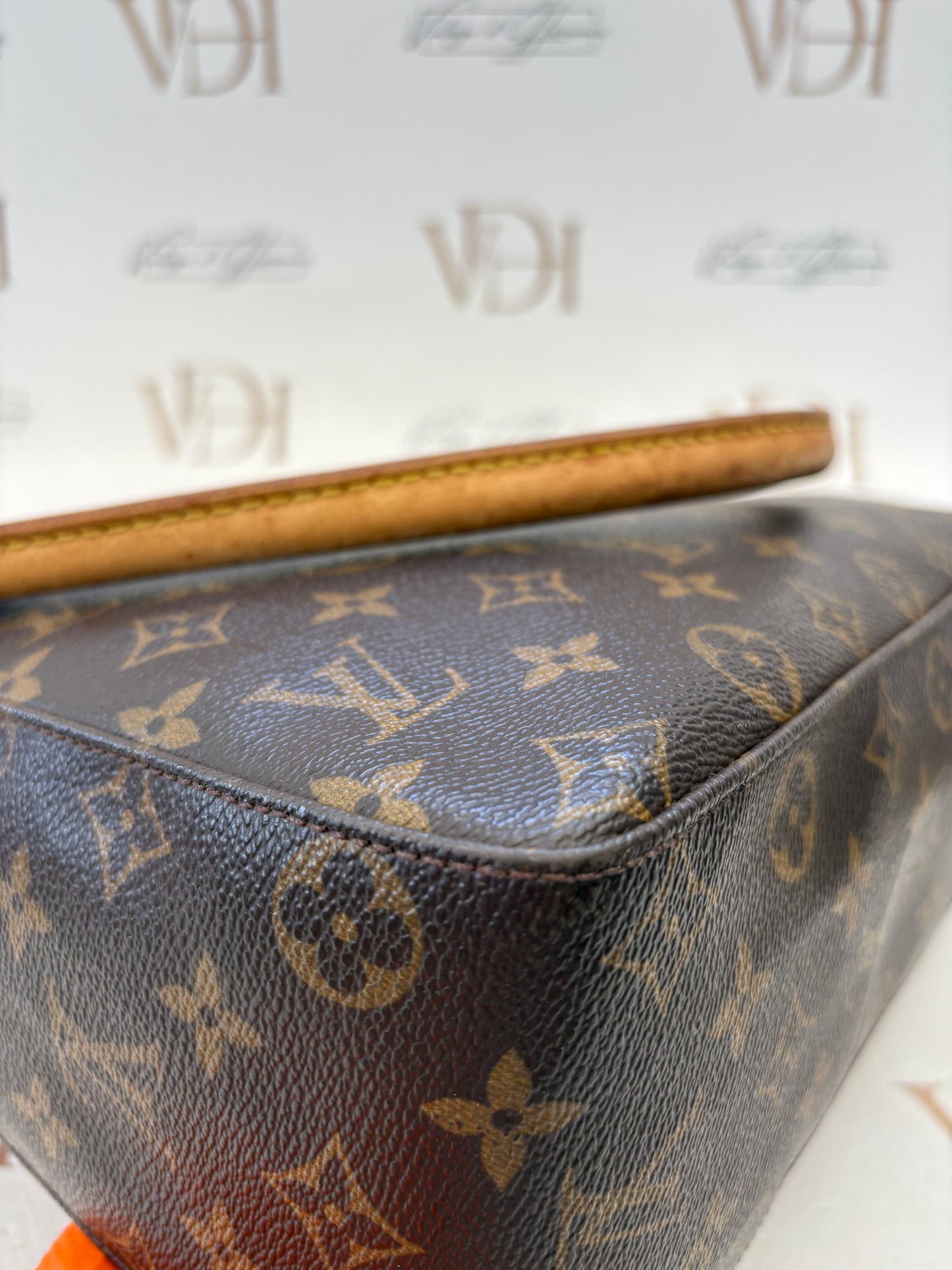 018147 - Louis Vuitton Looping