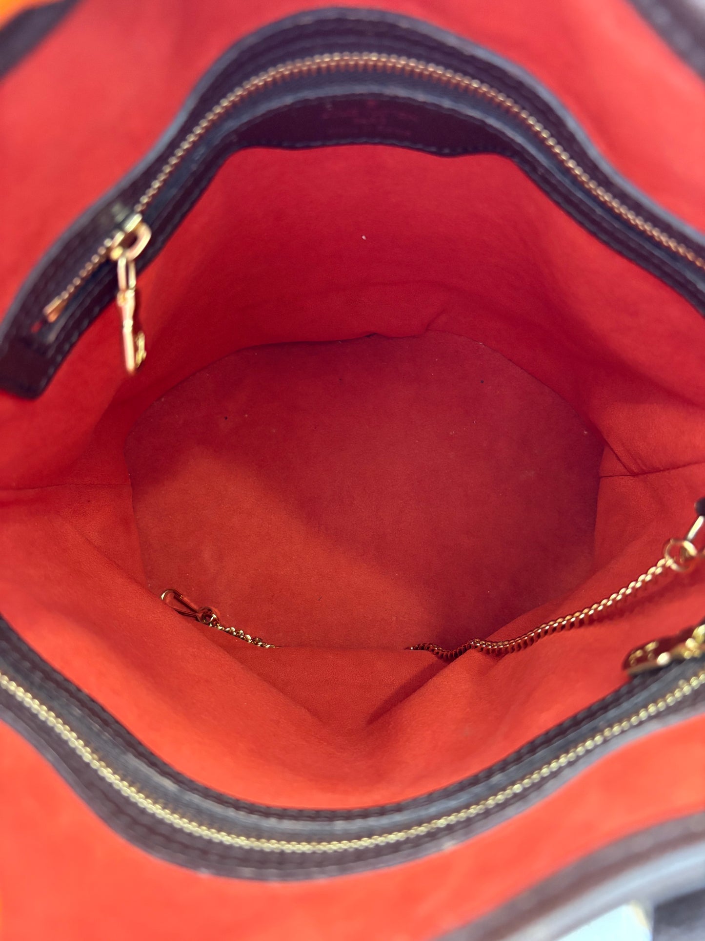 018326 - Louis Vuitton Marais