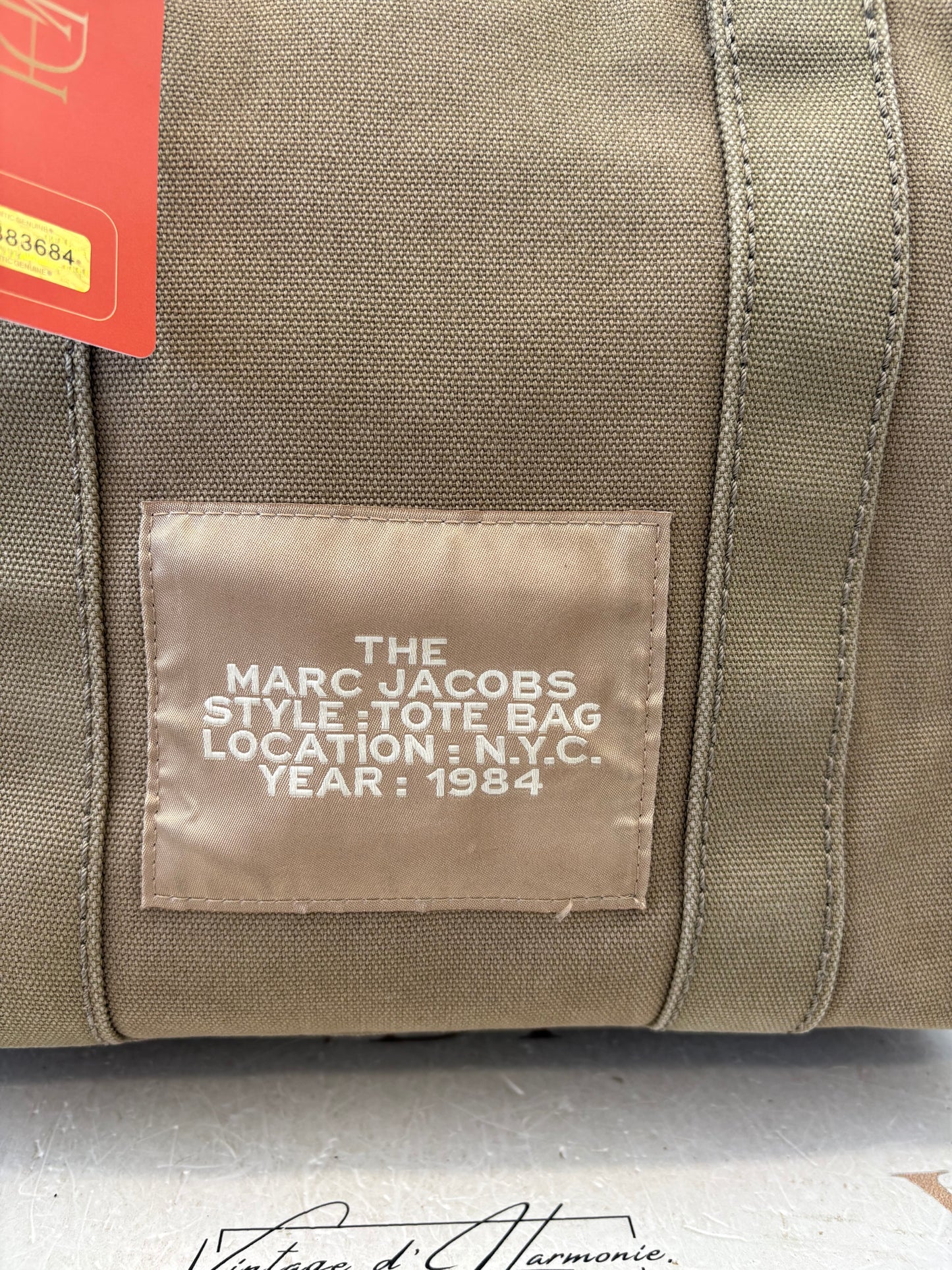 383684 - Marc Jacobs Traveler
