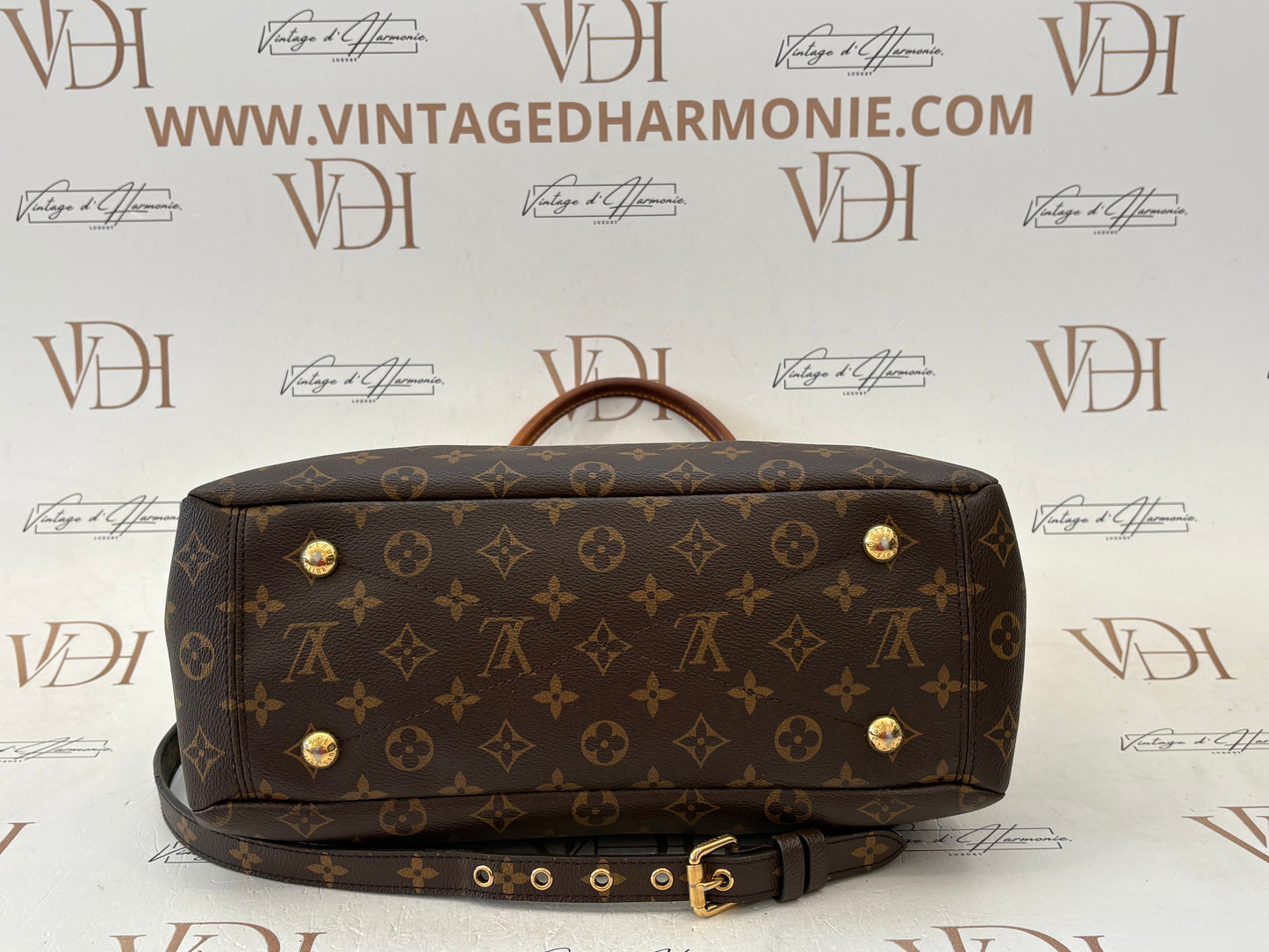 201587 - Louis Vuitton Pallas