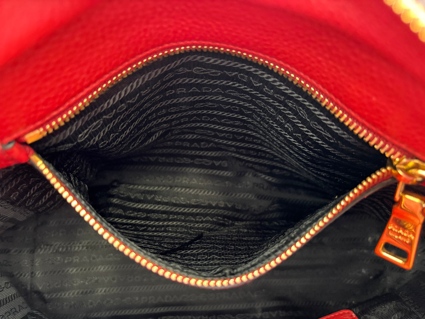 383157 - Prada