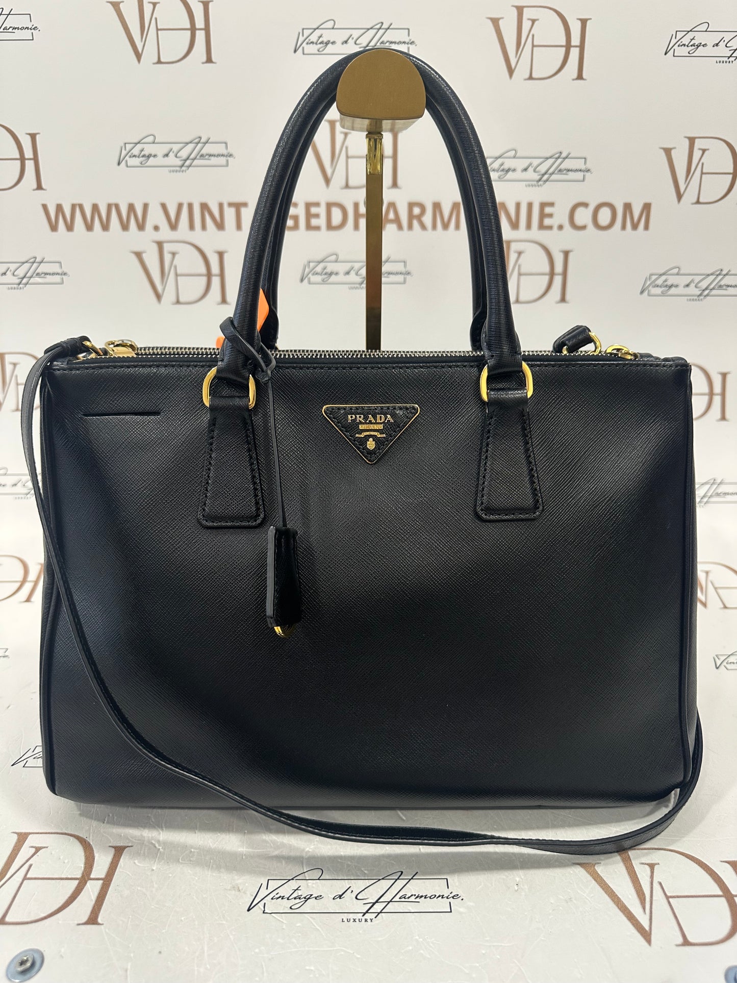 382899 - Prada Galleria