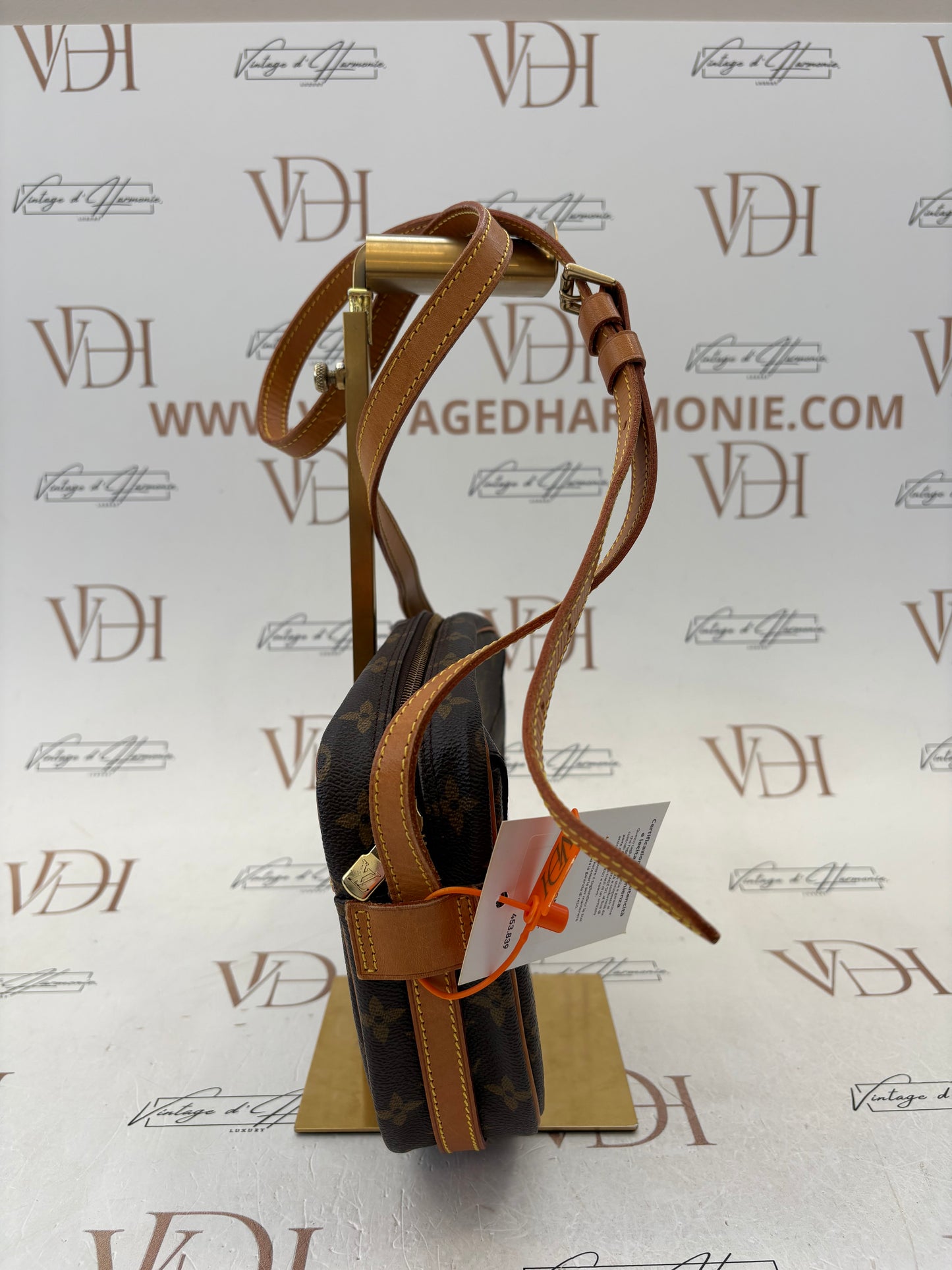 018713 - Louis Vuitton Jeune Fille