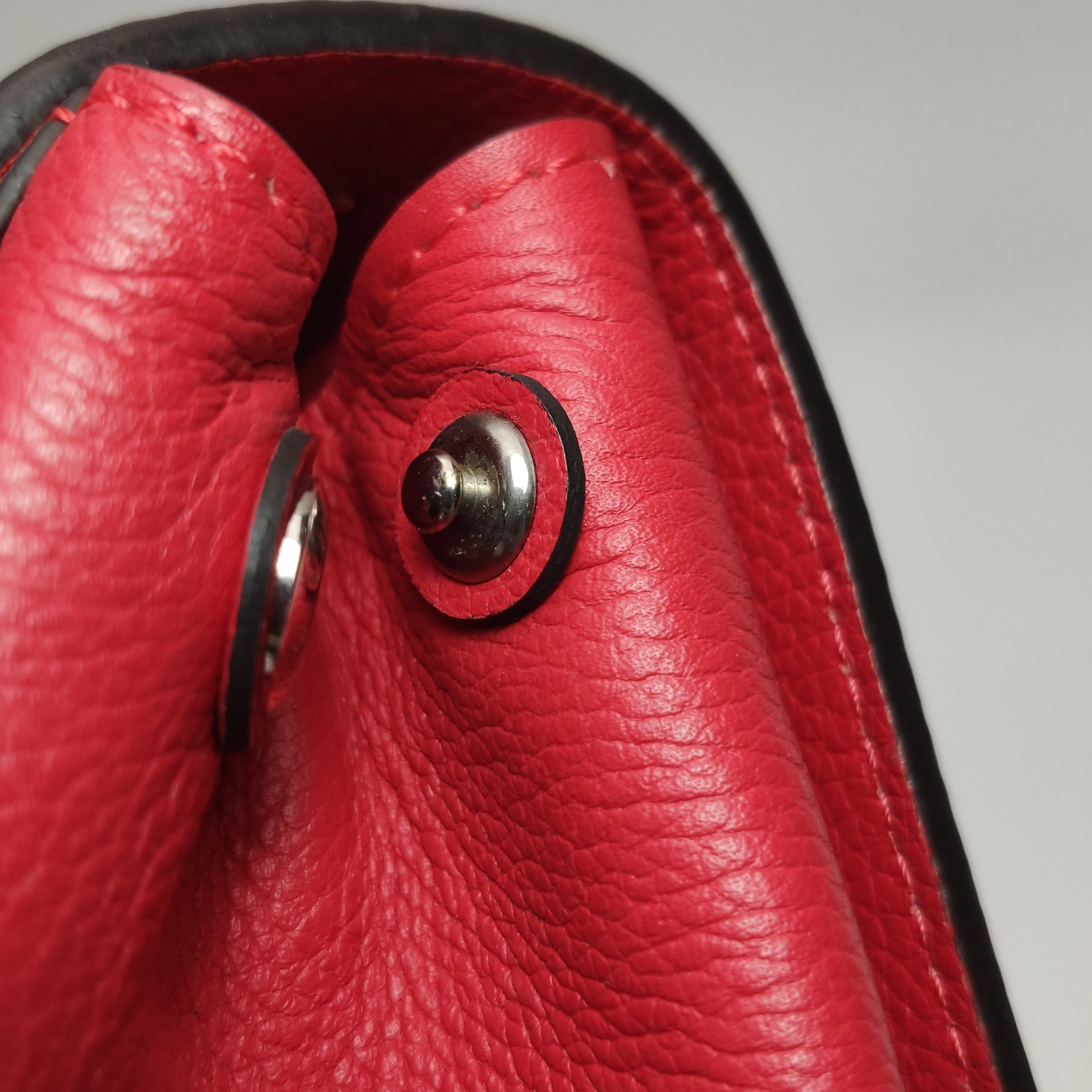 Louis Vuitton (LV) Lockme. Red