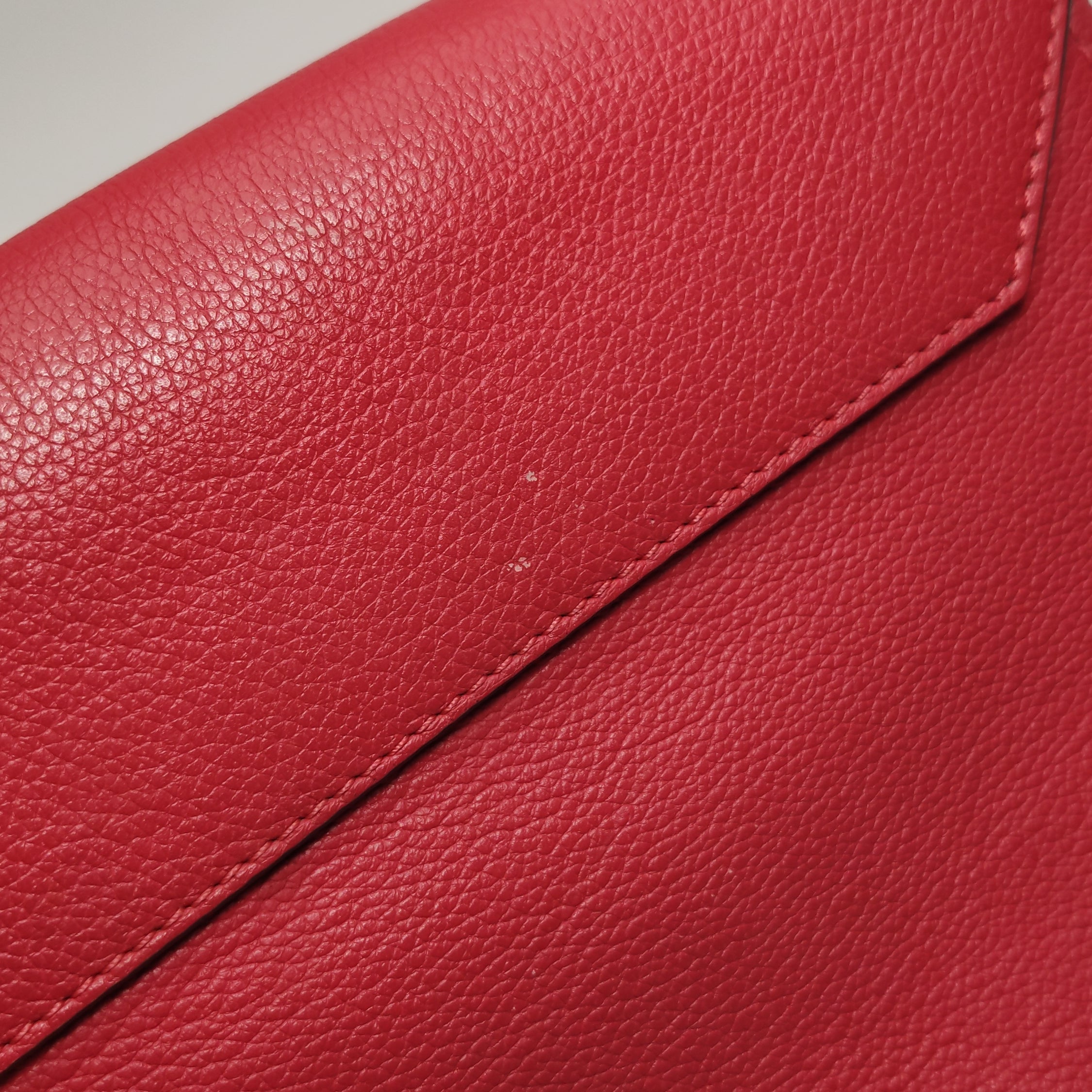 Louis Vuitton (LV) Lockme. Red