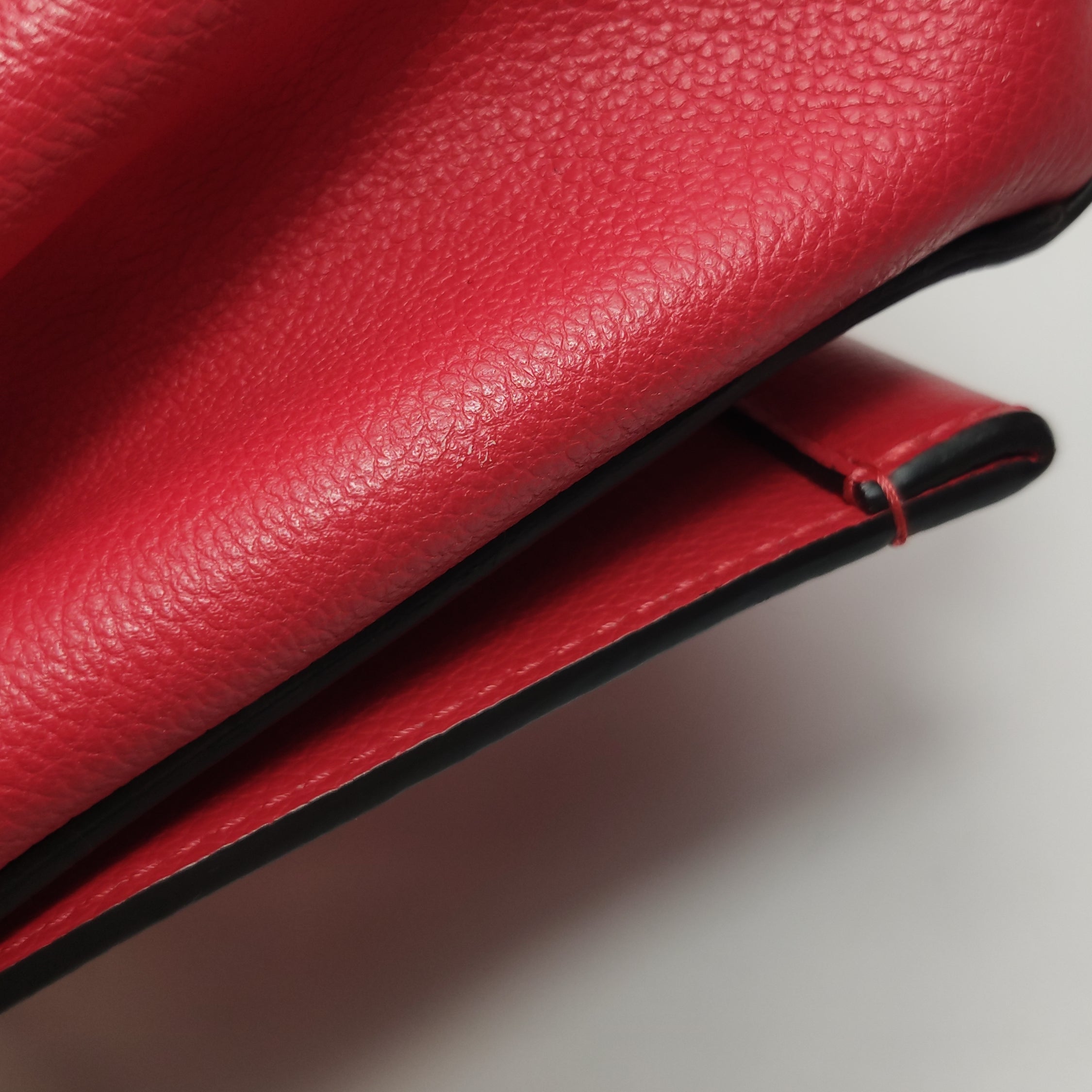 Louis Vuitton (LV) Lockme. Red